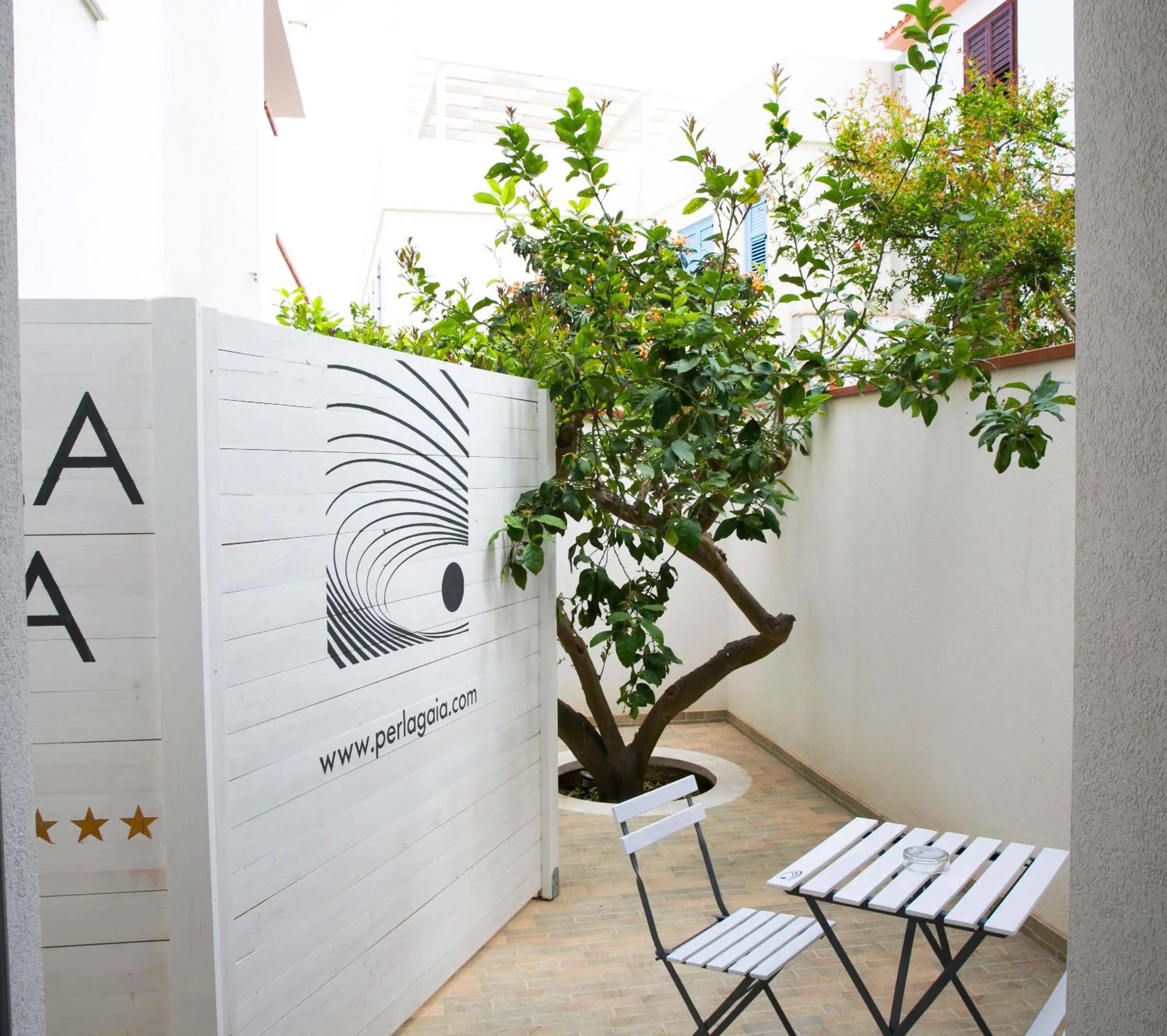 Patio in Hotel Perla Gaia