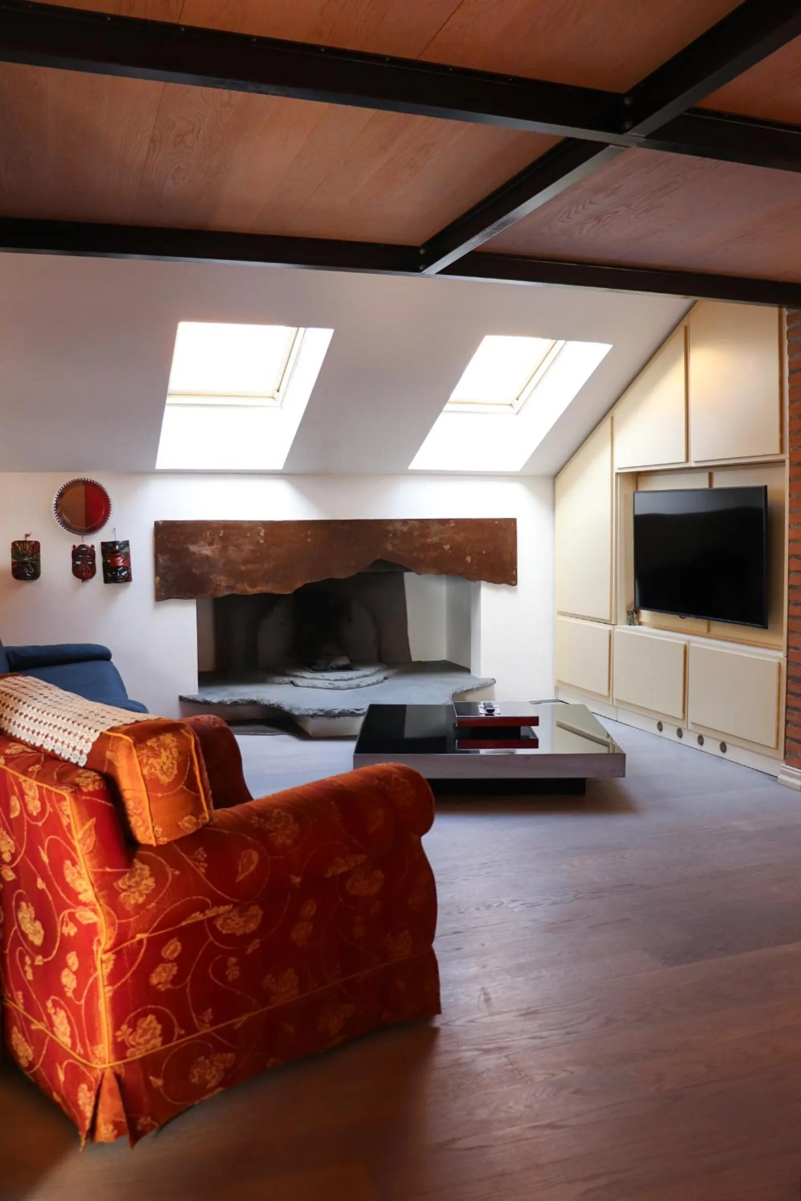 Living room, Bed in La Corte di Brusuglio Apartments