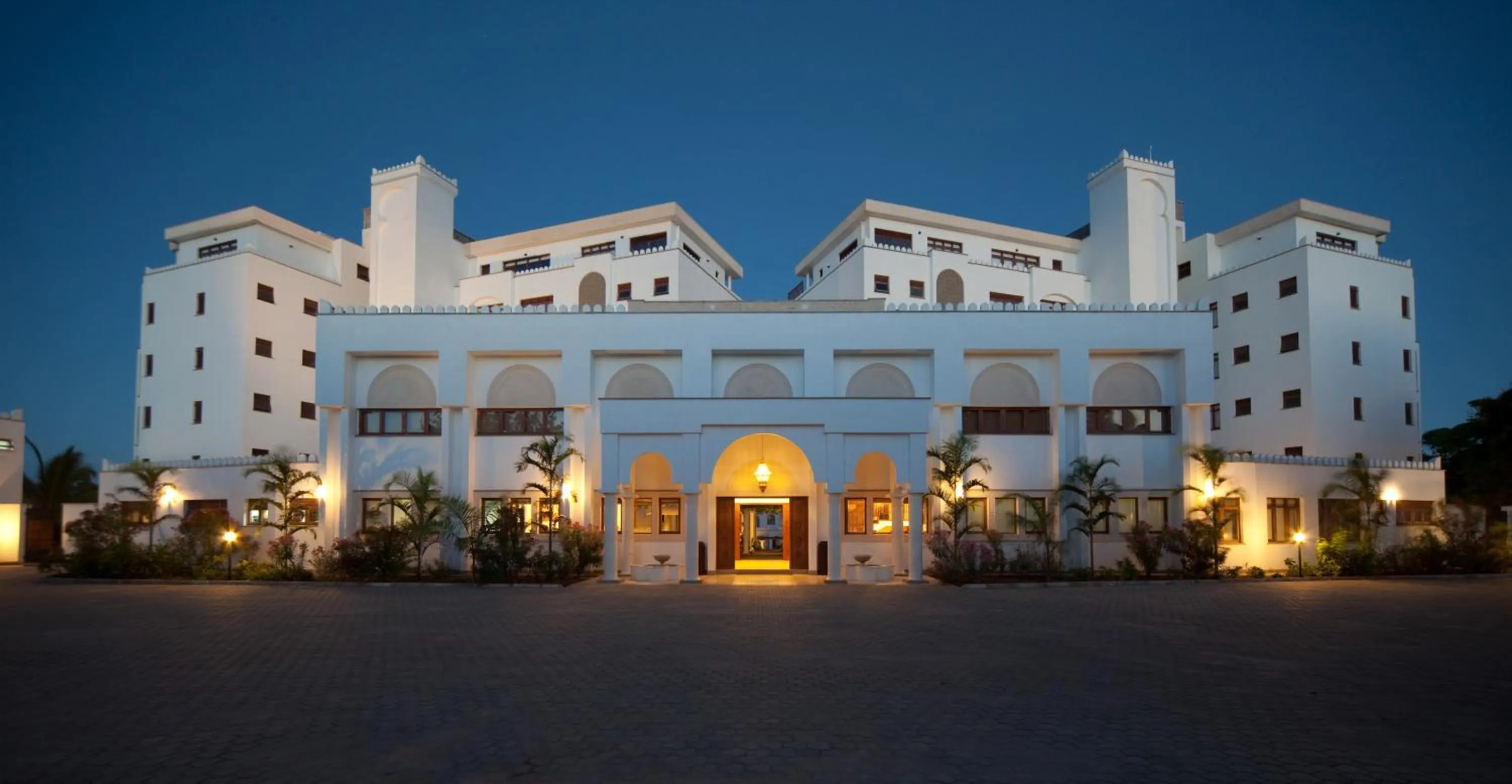 Facade/entrance in Lantana Galu Beach