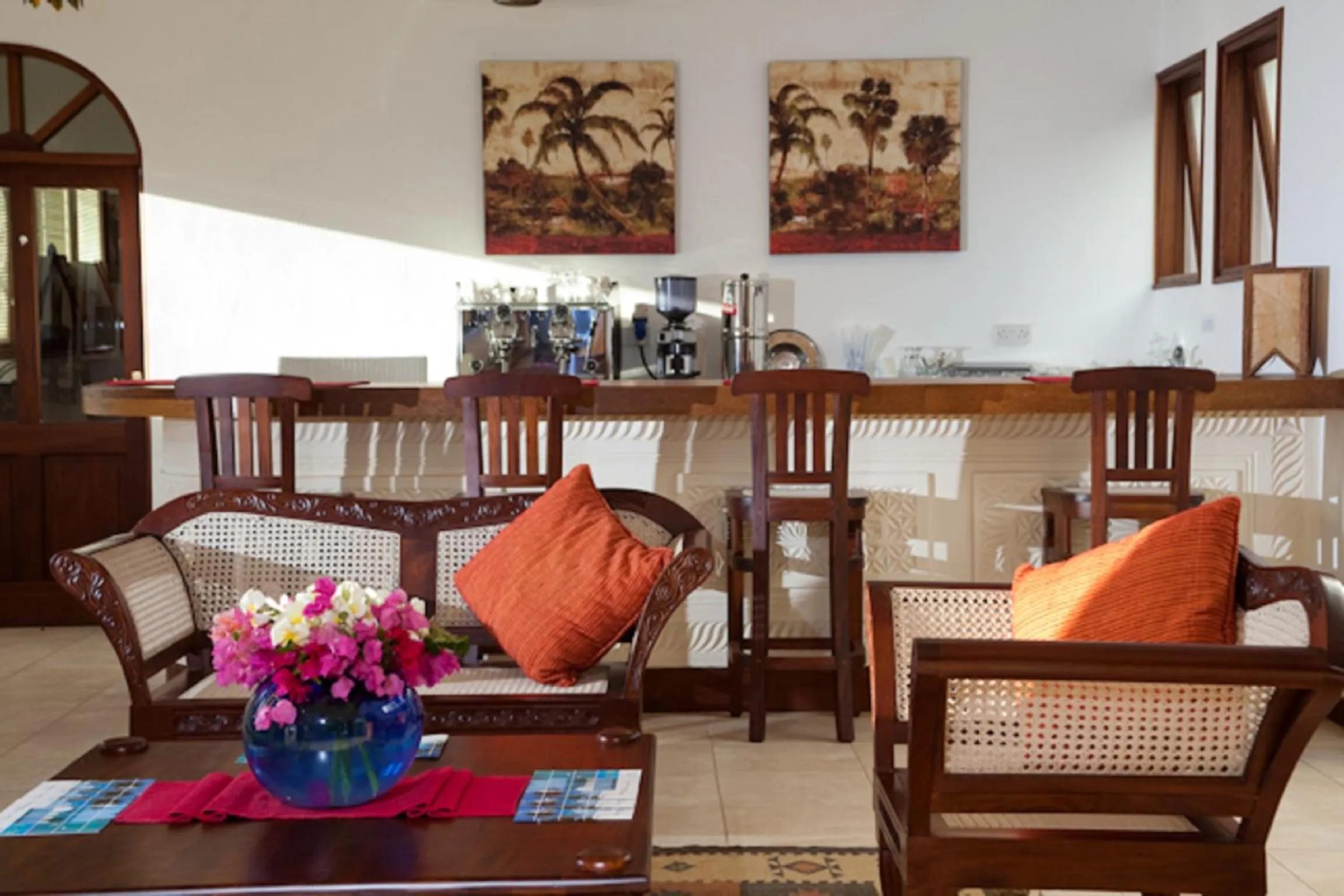Communal lounge/ TV room in Lantana Galu Beach