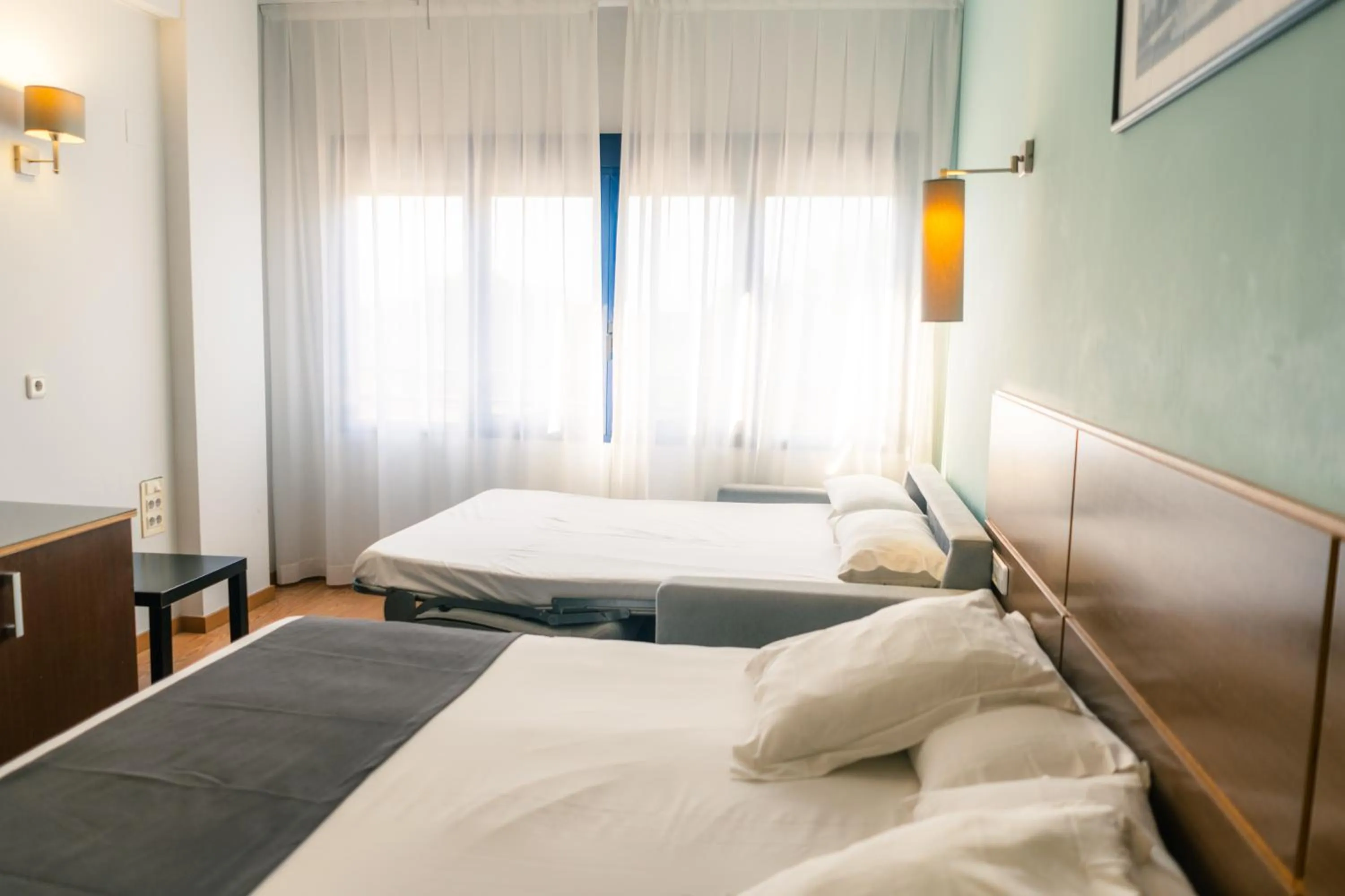 Photo of the whole room, Bed in Plaza Alaquas