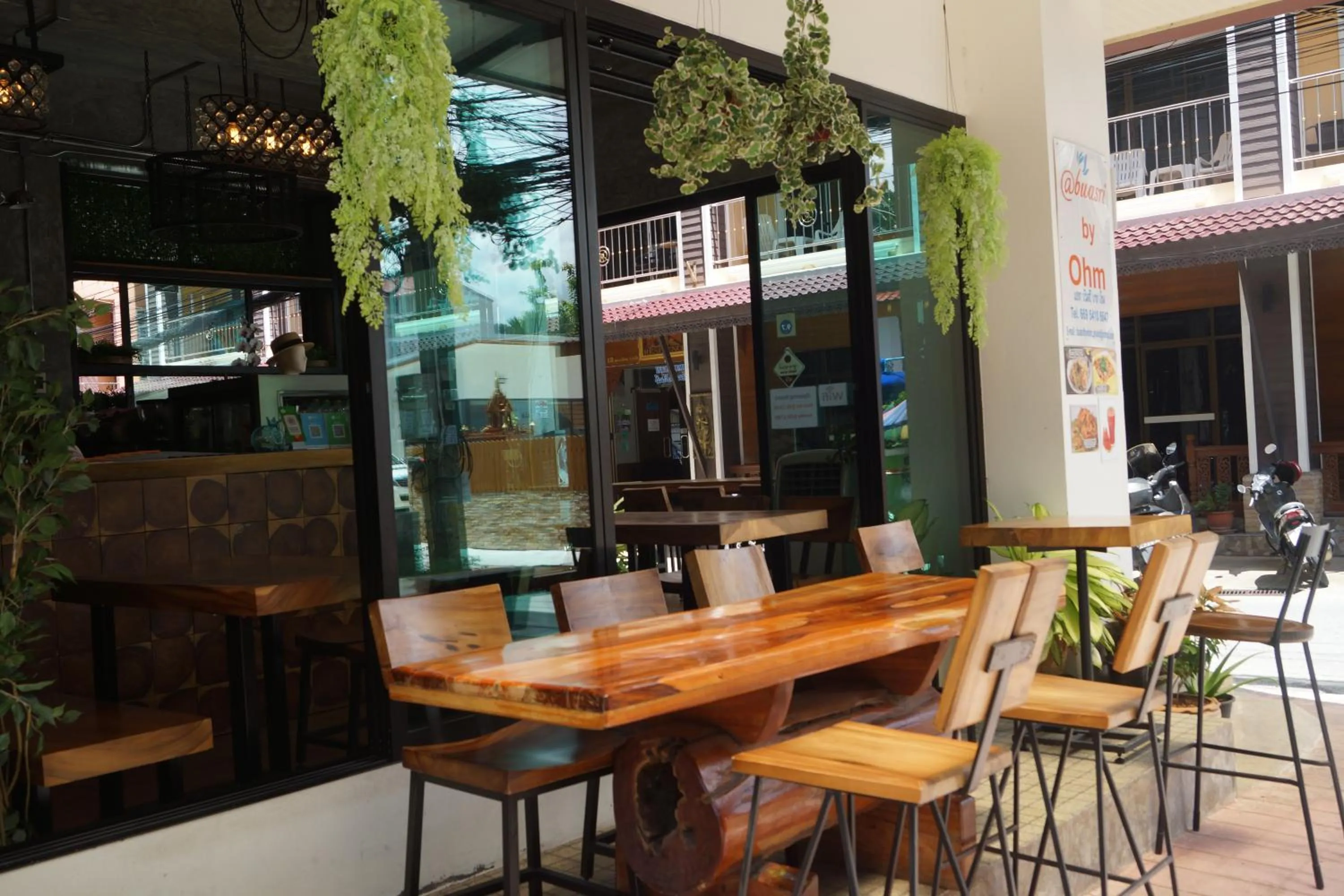 Restaurant/places to eat in Buasri By Ohm