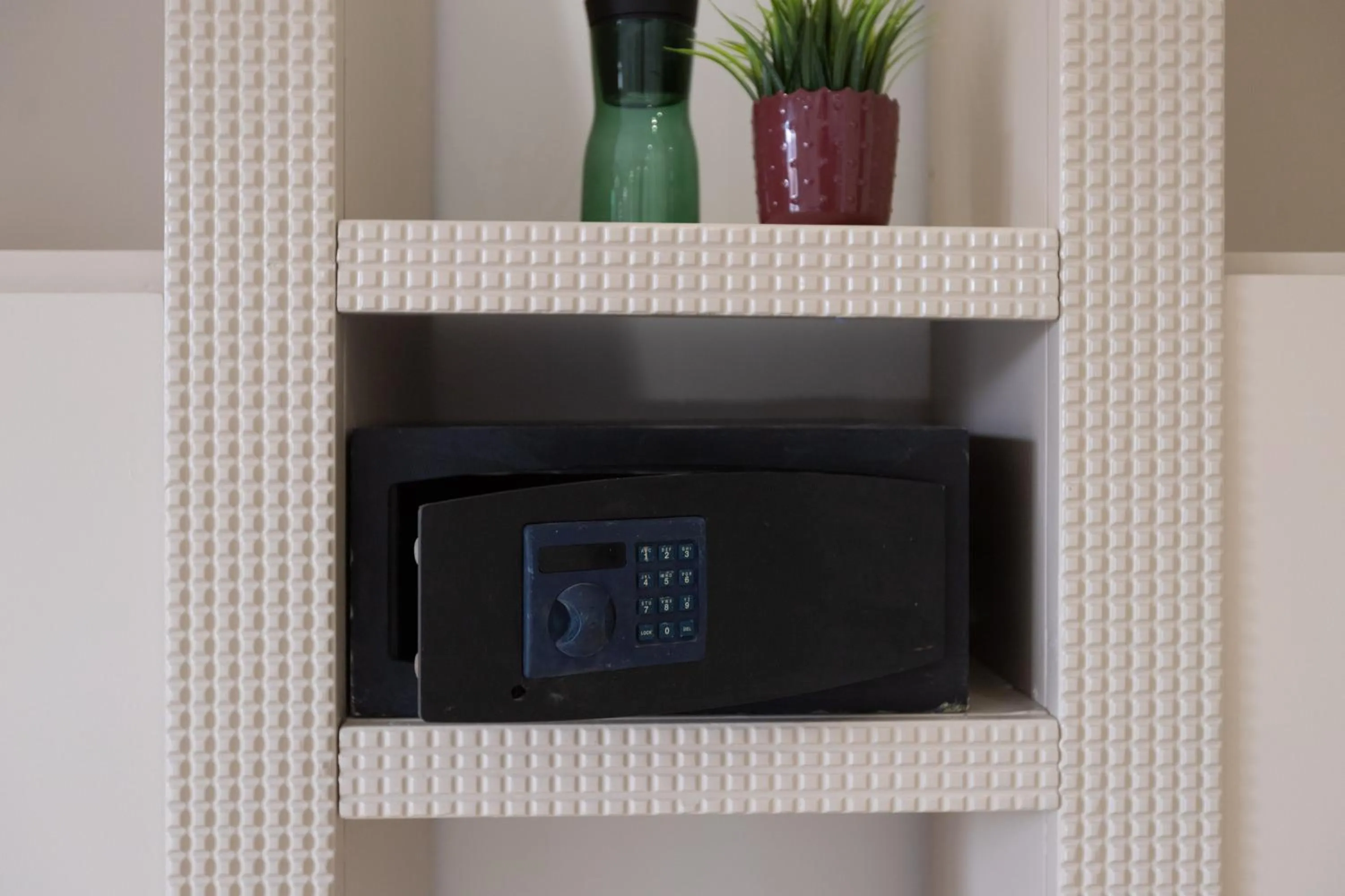 safe in Seven Stays Zayed