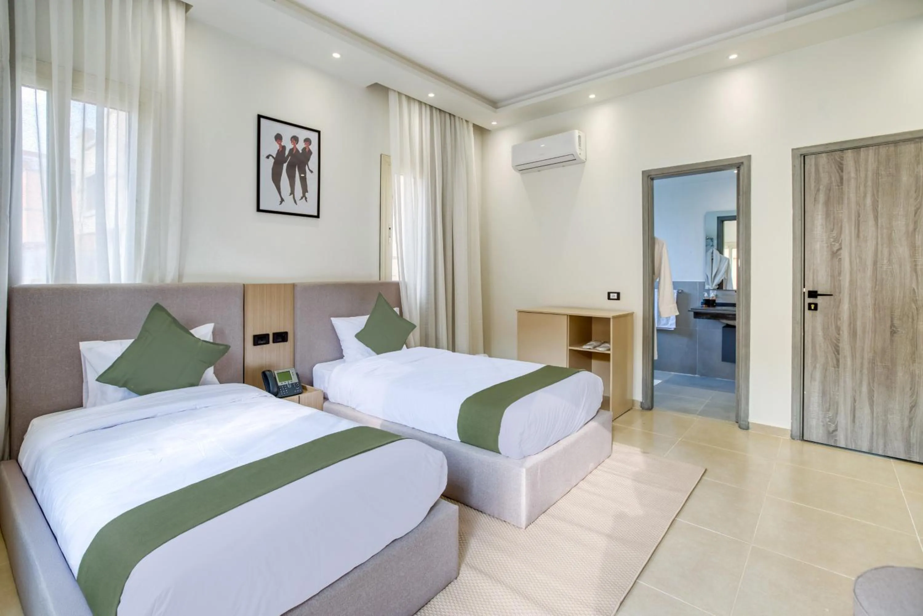 Photo of the whole room, Bed in Seven Stays Zayed