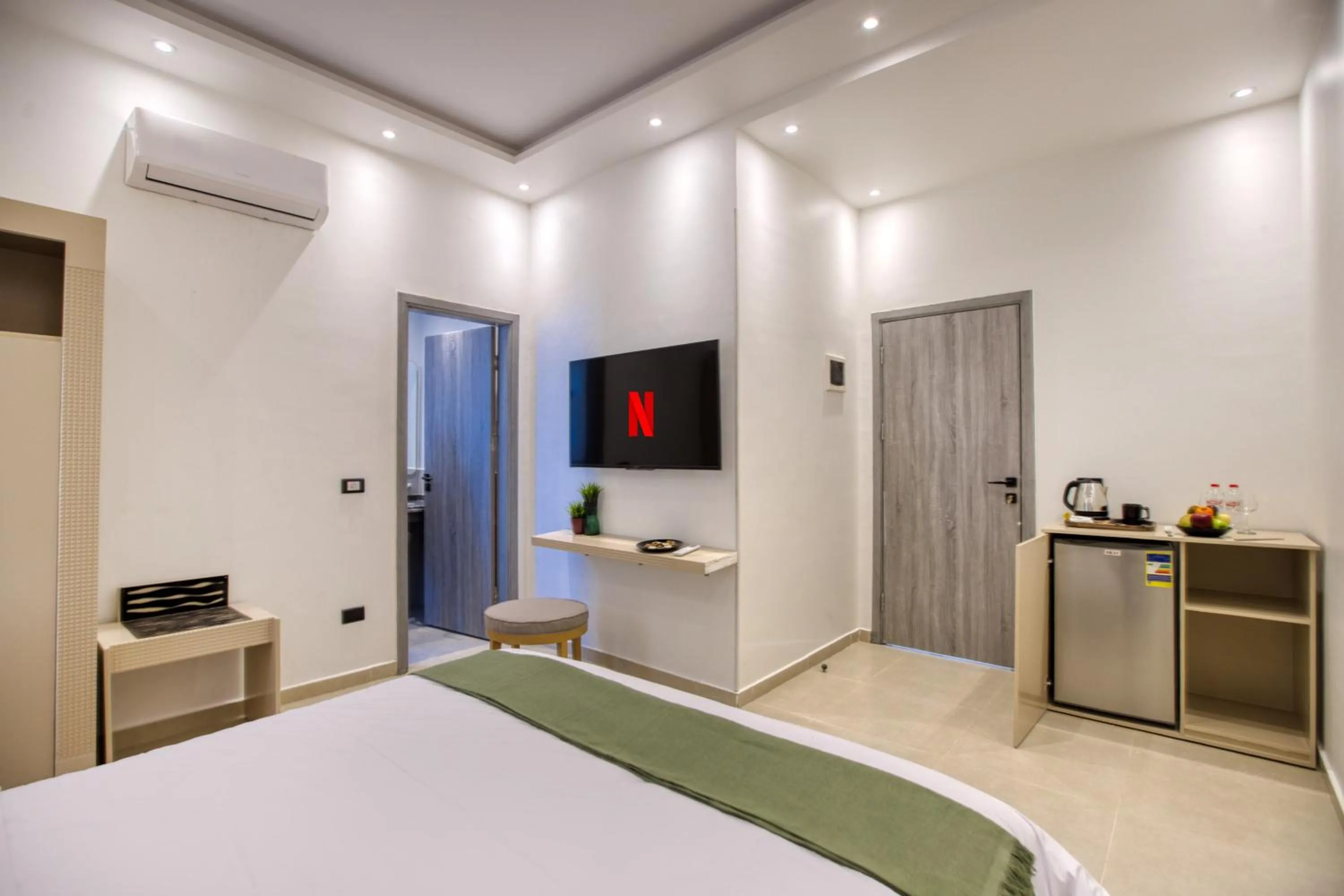 Bed in Seven Stays Zayed