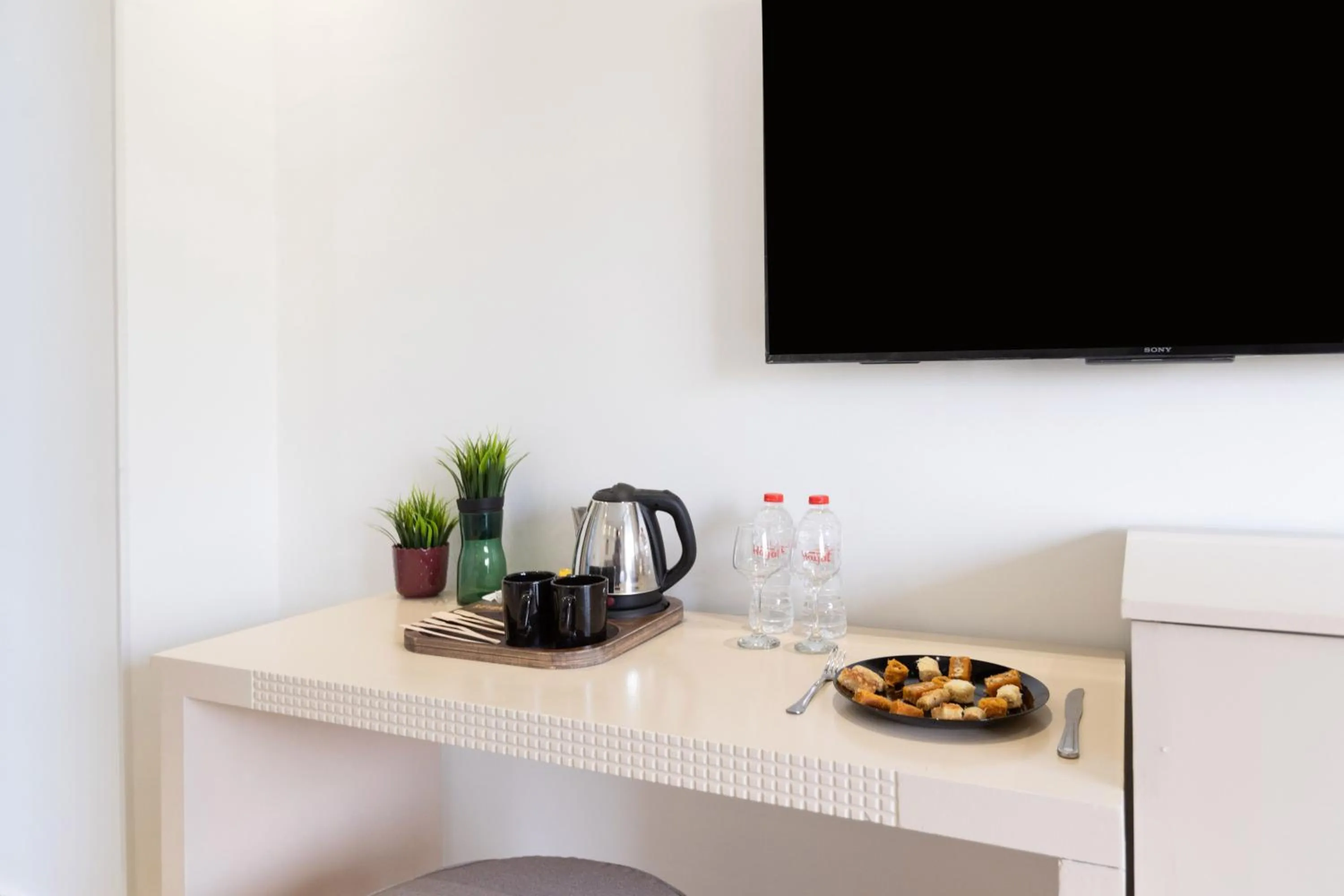 TV and multimedia in Seven Stays Zayed