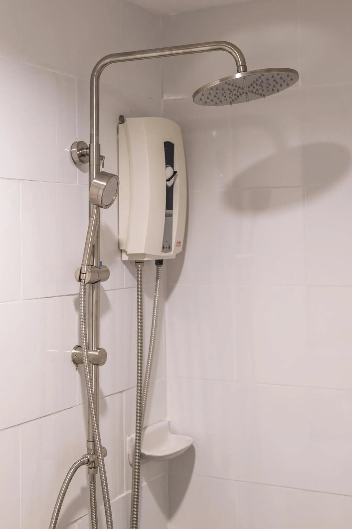 Shower in Tiya House Rooms & Cafe