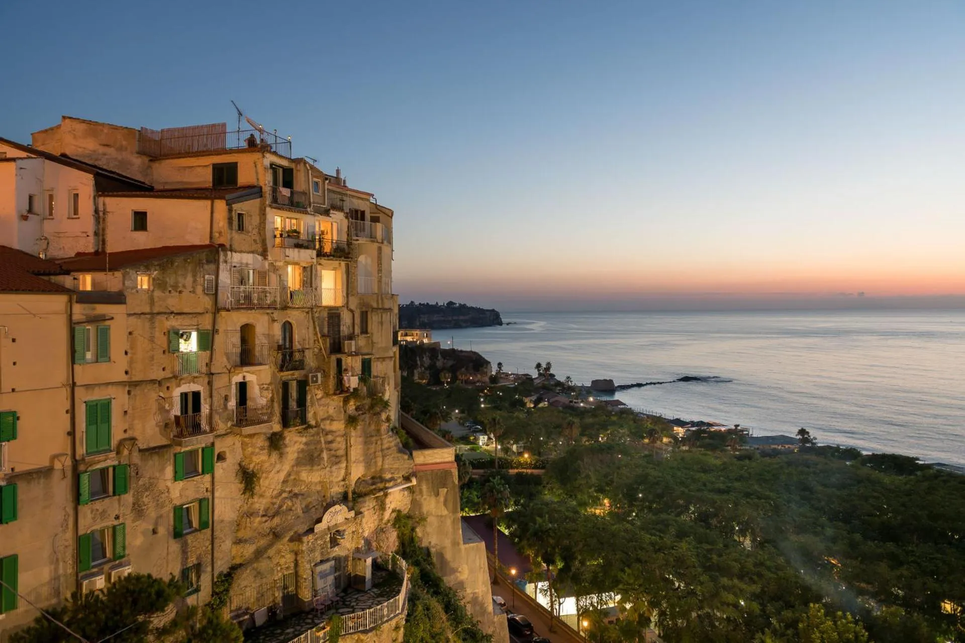 Sunset in Hotel Villaggio Stromboli
