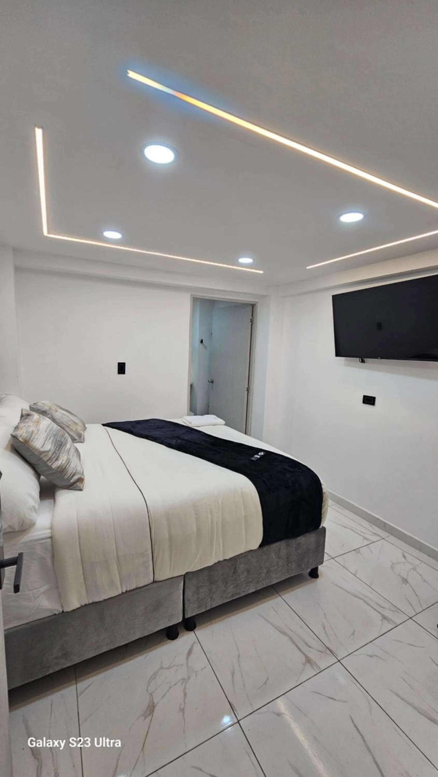 Bed in Hotel West Inn