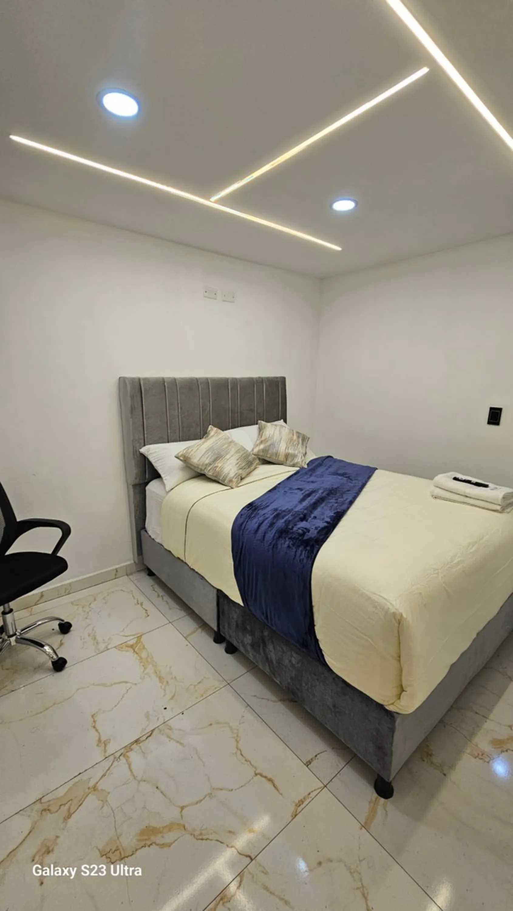 Bed in Hotel West Inn