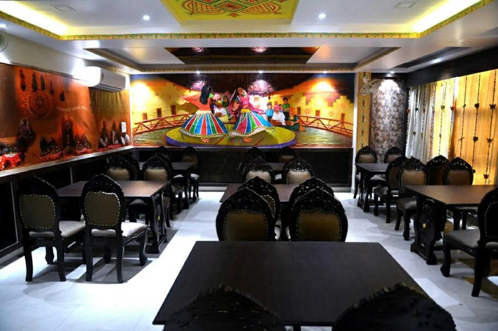 Restaurant/places to eat in Royal Guest House