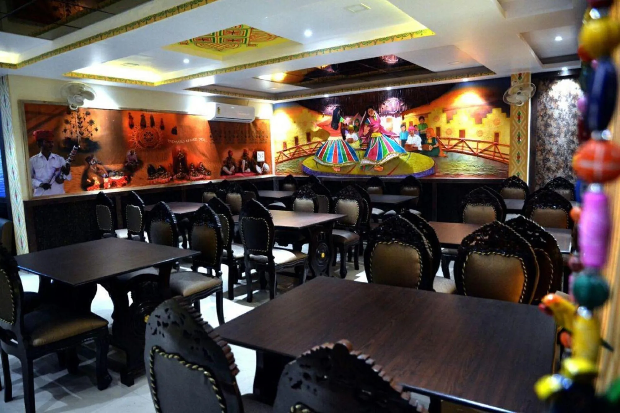 Restaurant/places to eat in Royal Guest House