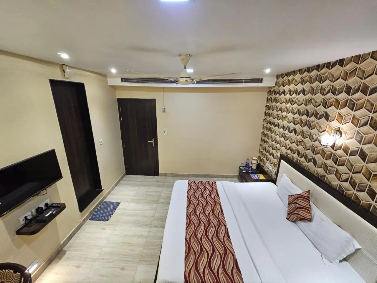 Bed in Royal Guest House