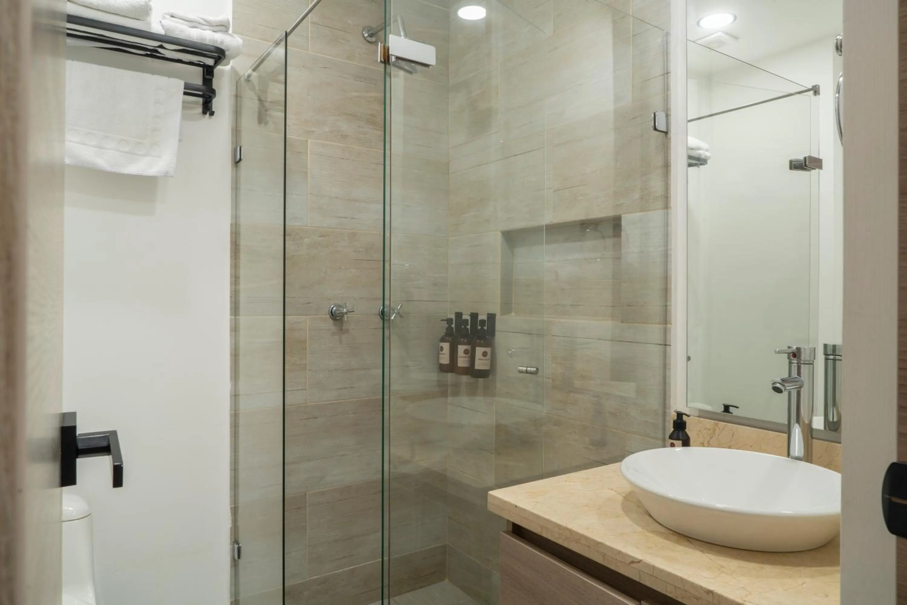 Shower in Hotel Molinos Plaza