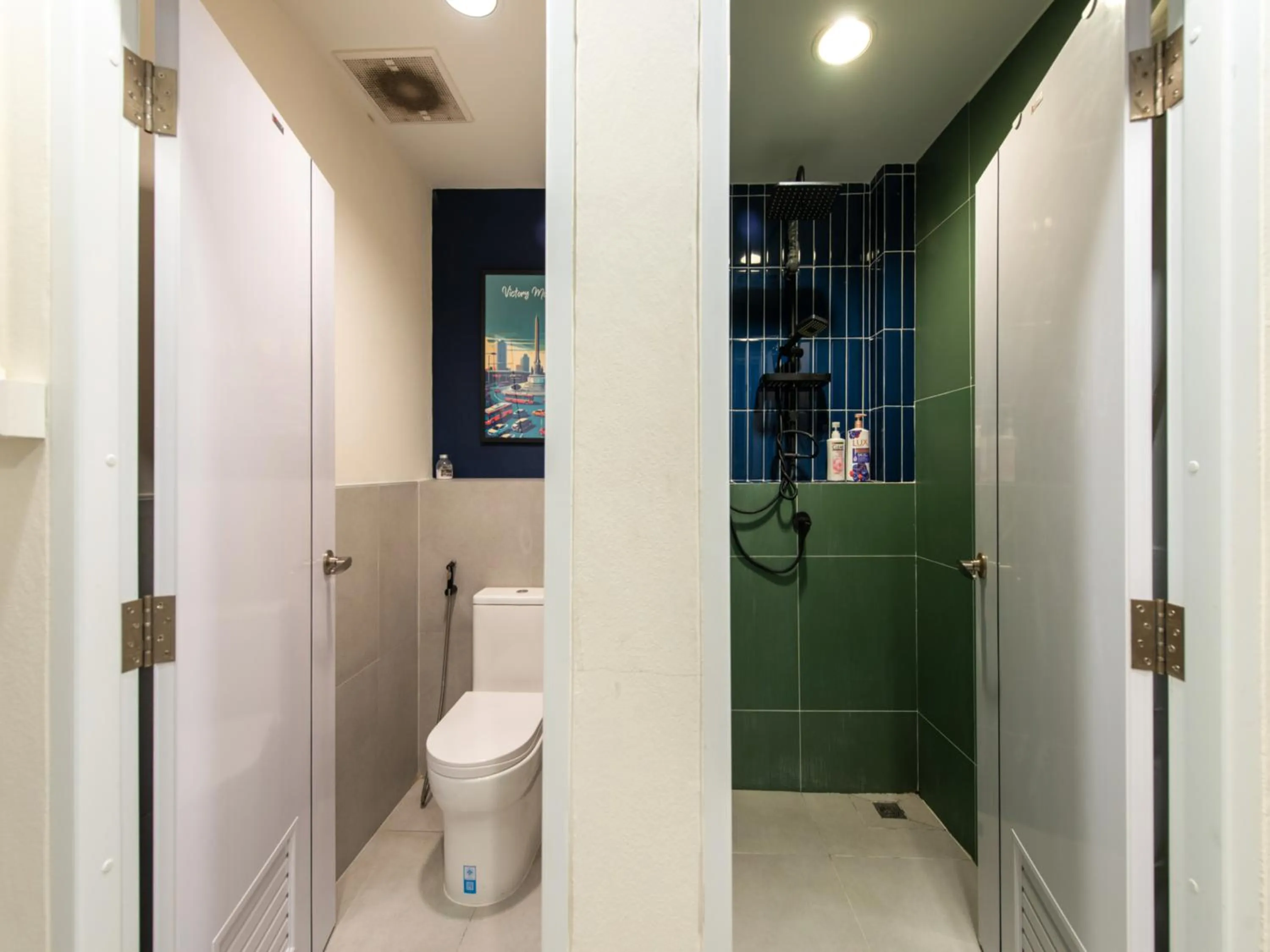 Shower in The City Yaowarat Hotel