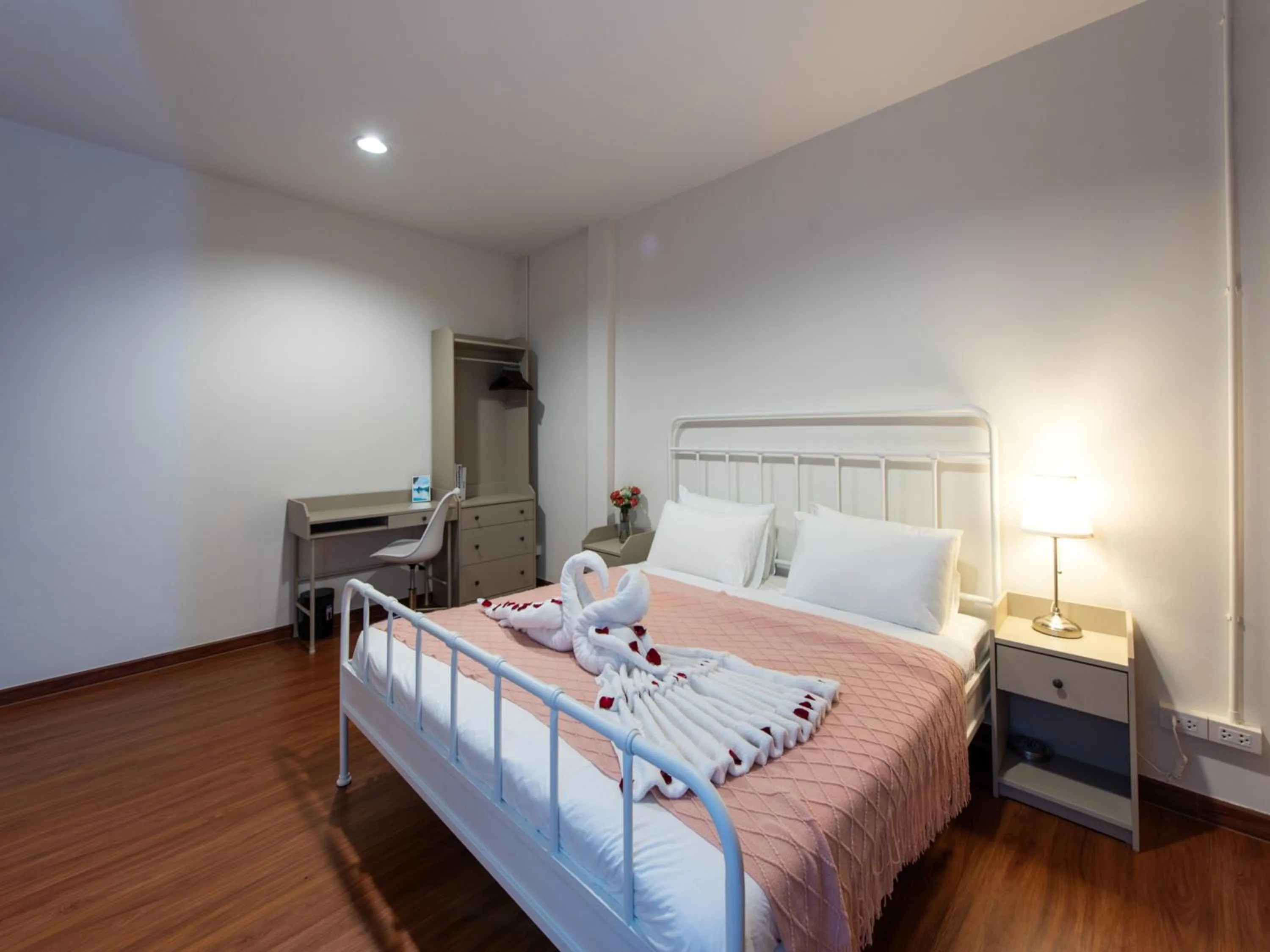 Bedroom, Bed in The City Yaowarat Hotel