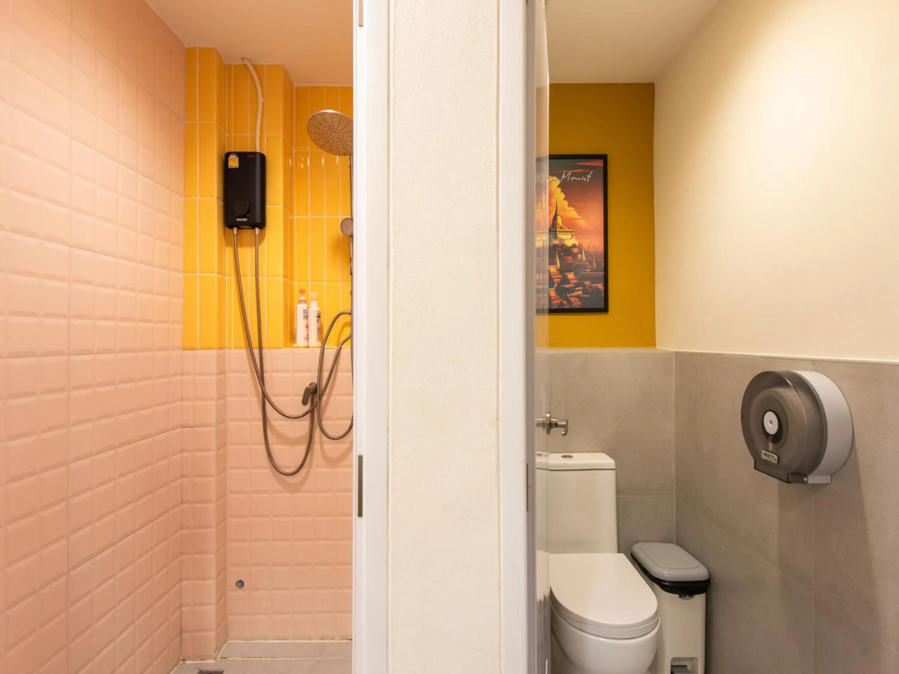 Bathroom in The City Yaowarat Hotel