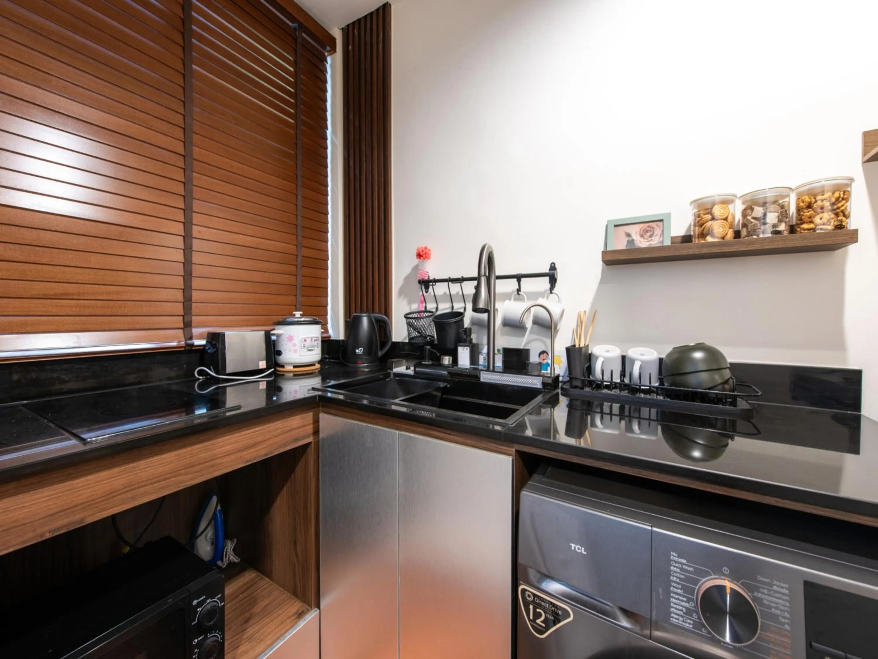 Kitchen or kitchenette in The City Yaowarat Hotel