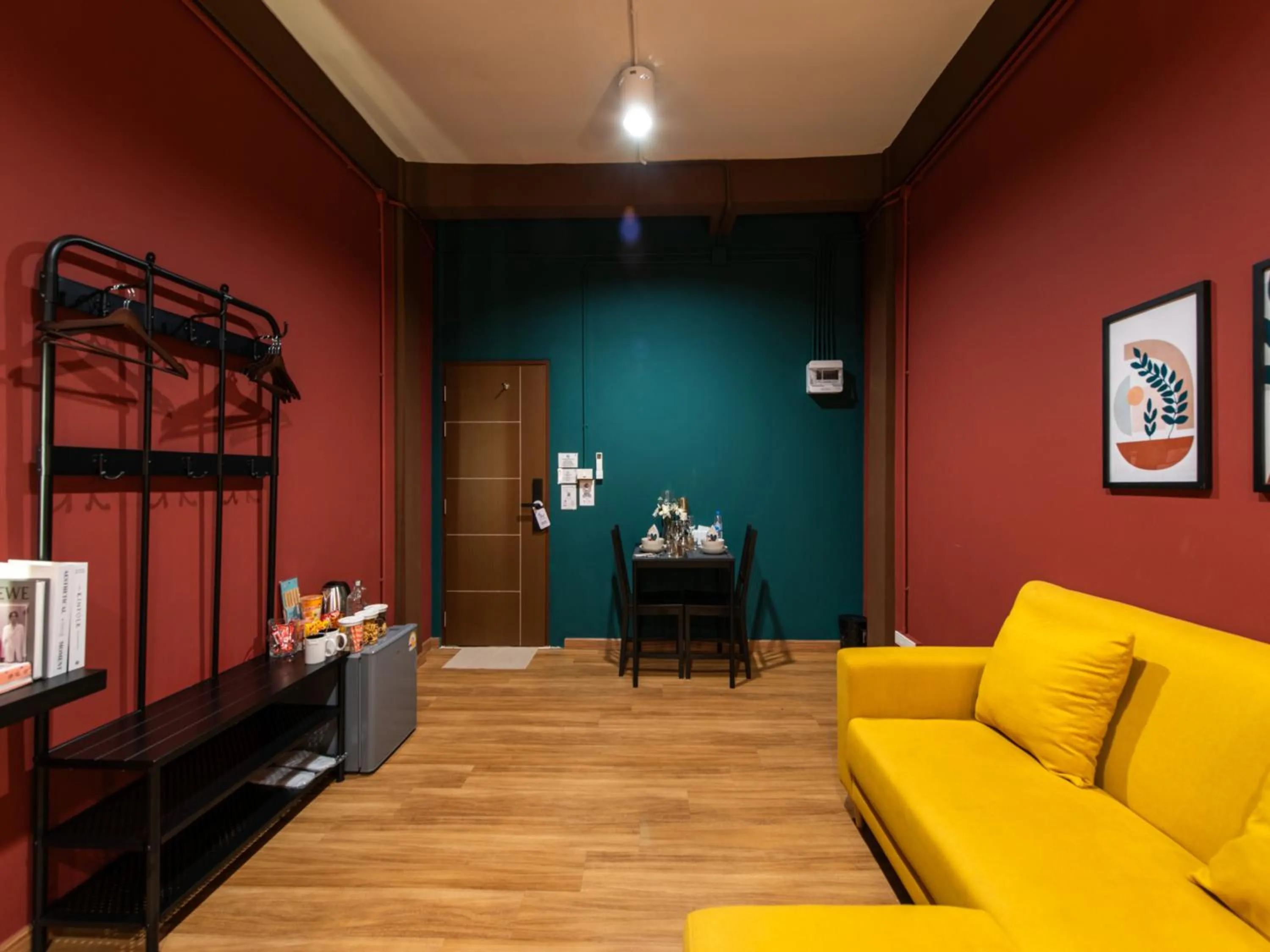 Photo of the whole room, Bed in The City Yaowarat Hotel