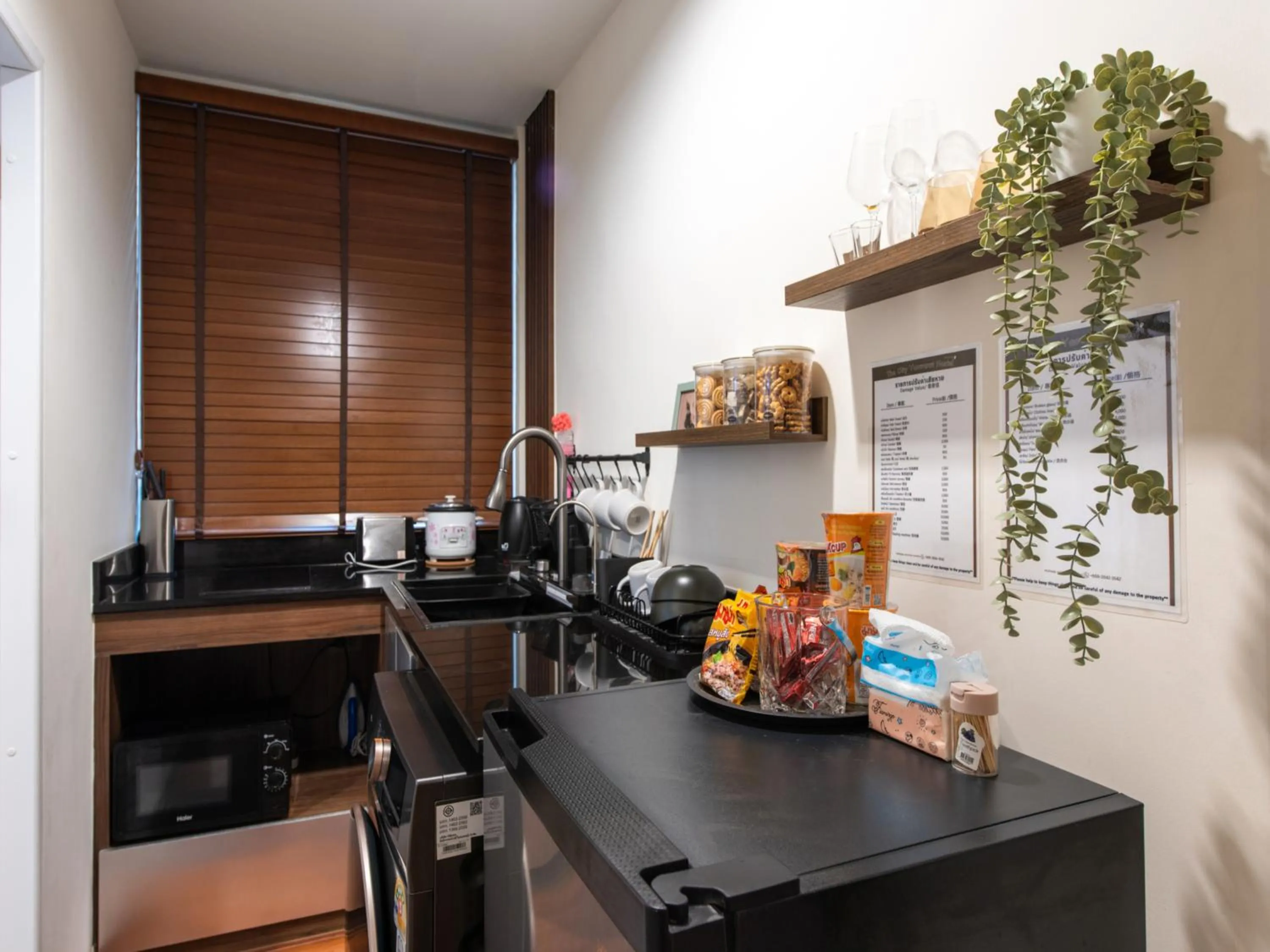 Kitchen or kitchenette in The City Yaowarat Hotel