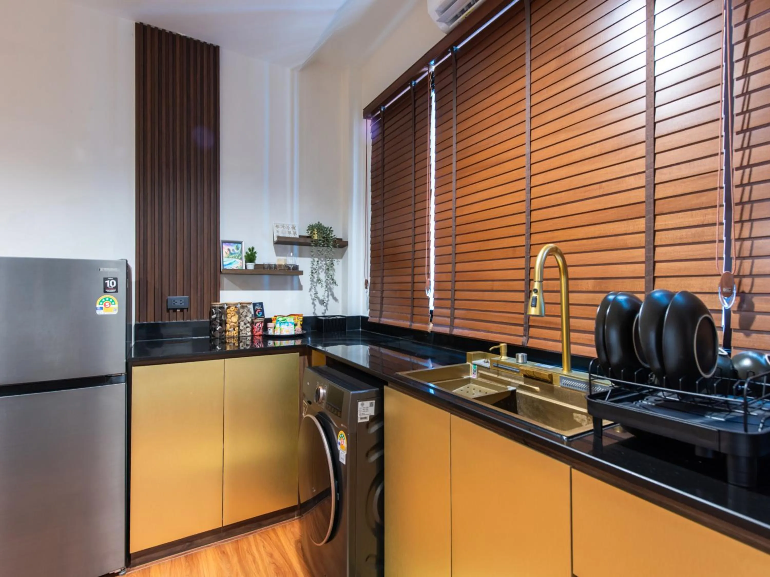 Kitchen or kitchenette in The City Yaowarat Hotel