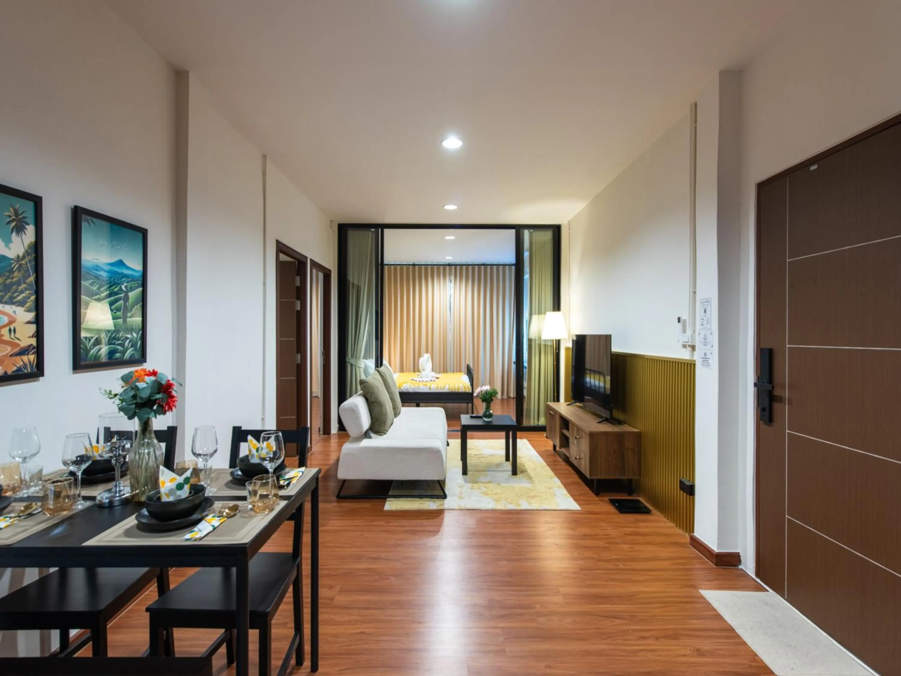 Photo of the whole room, Bed in The City Yaowarat Hotel