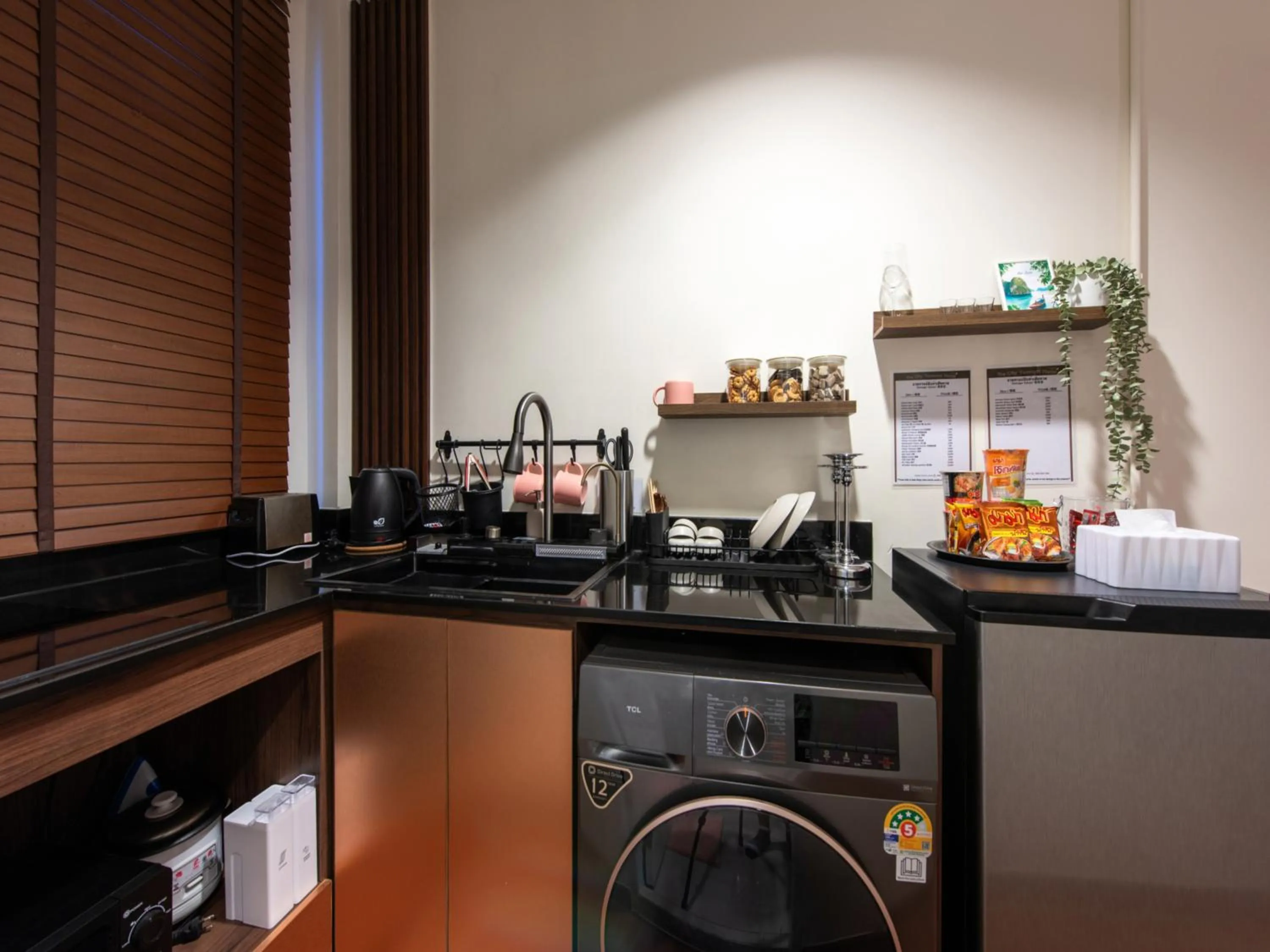 Kitchen or kitchenette in The City Yaowarat Hotel