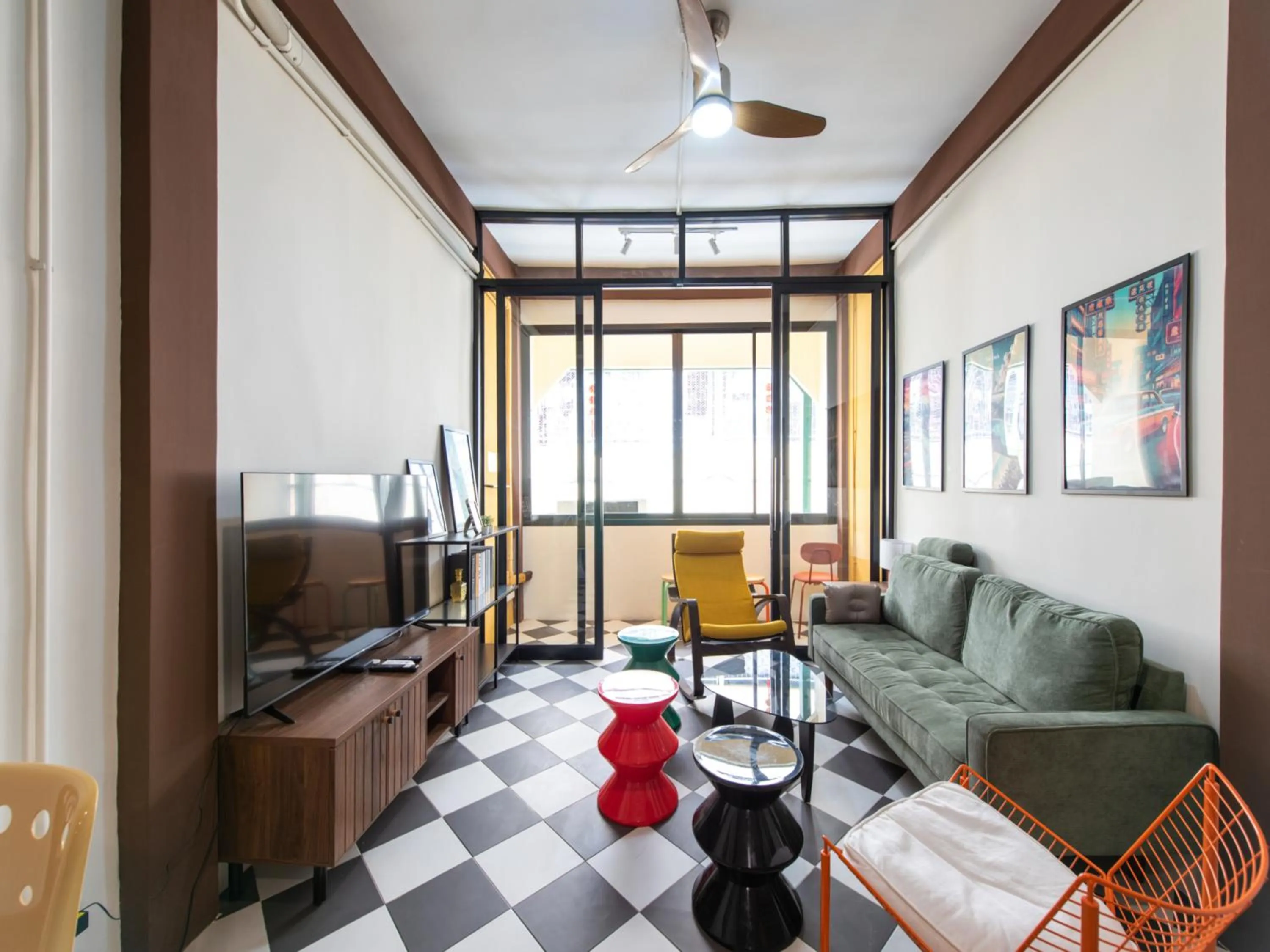 Communal lounge/ TV room in The City Yaowarat Hotel