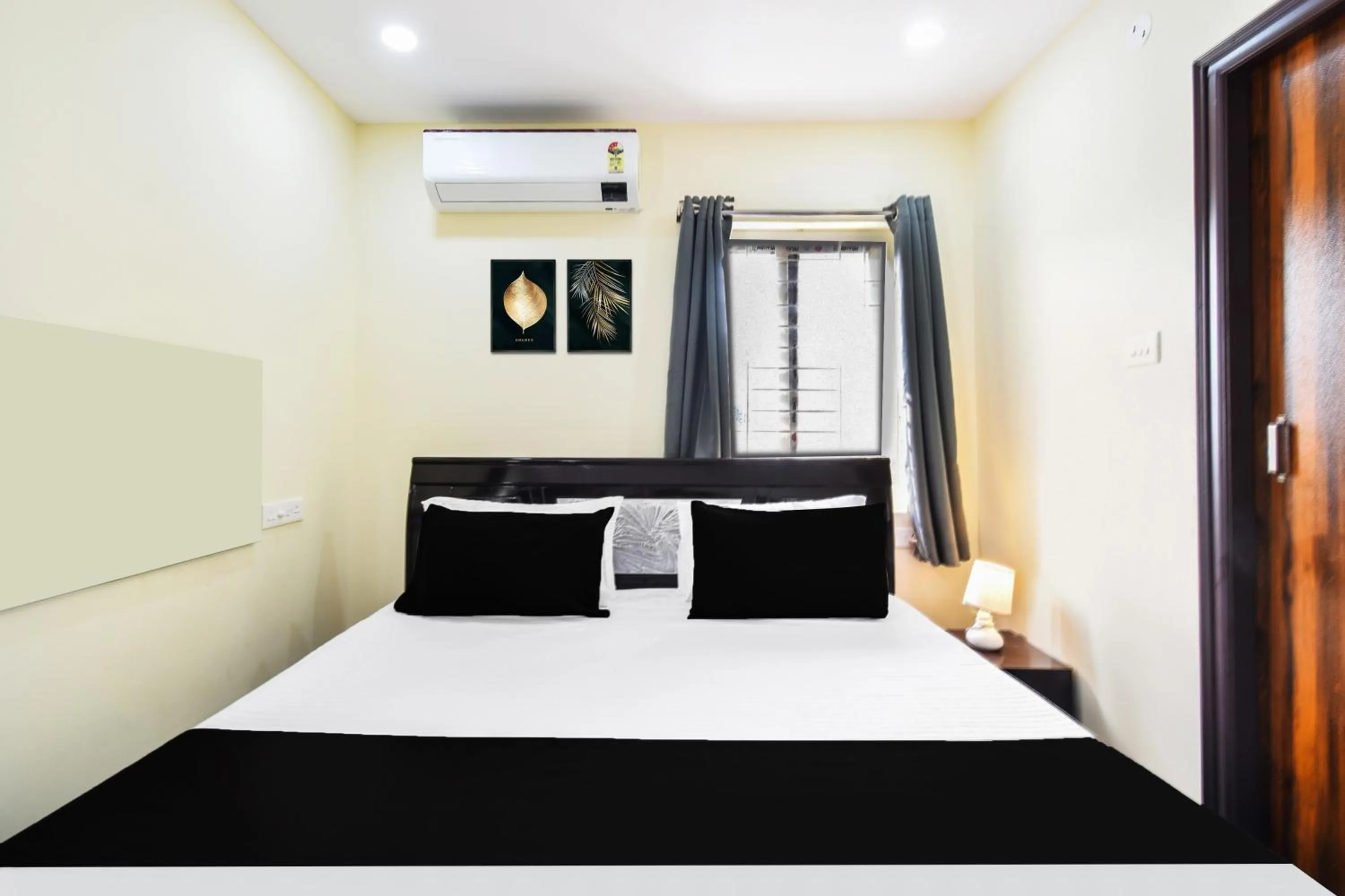 Bedroom in Hotel O Tripura Grand (Near Nexus Mall)