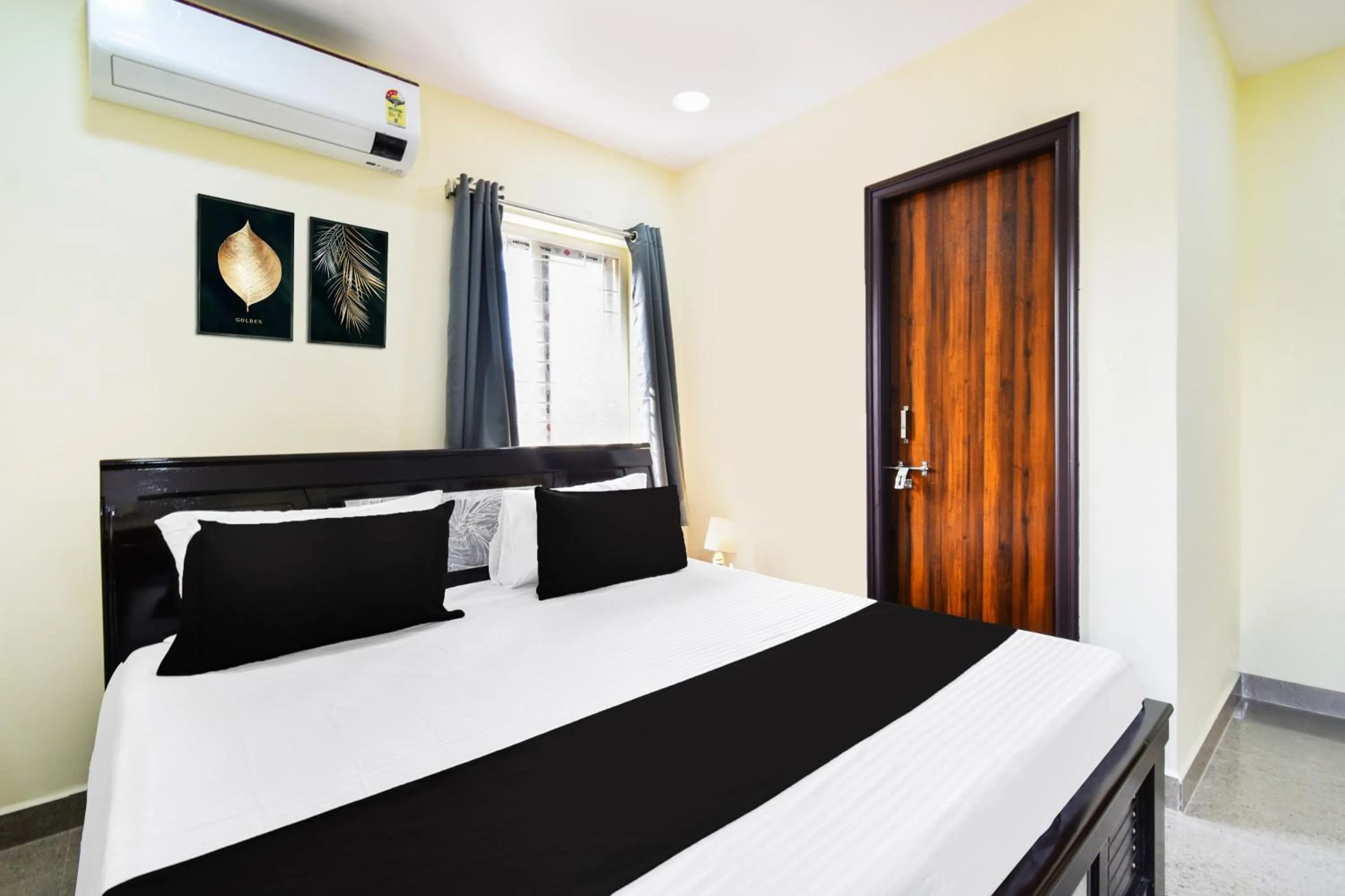 Bedroom in Hotel O Tripura Grand (Near Nexus Mall)