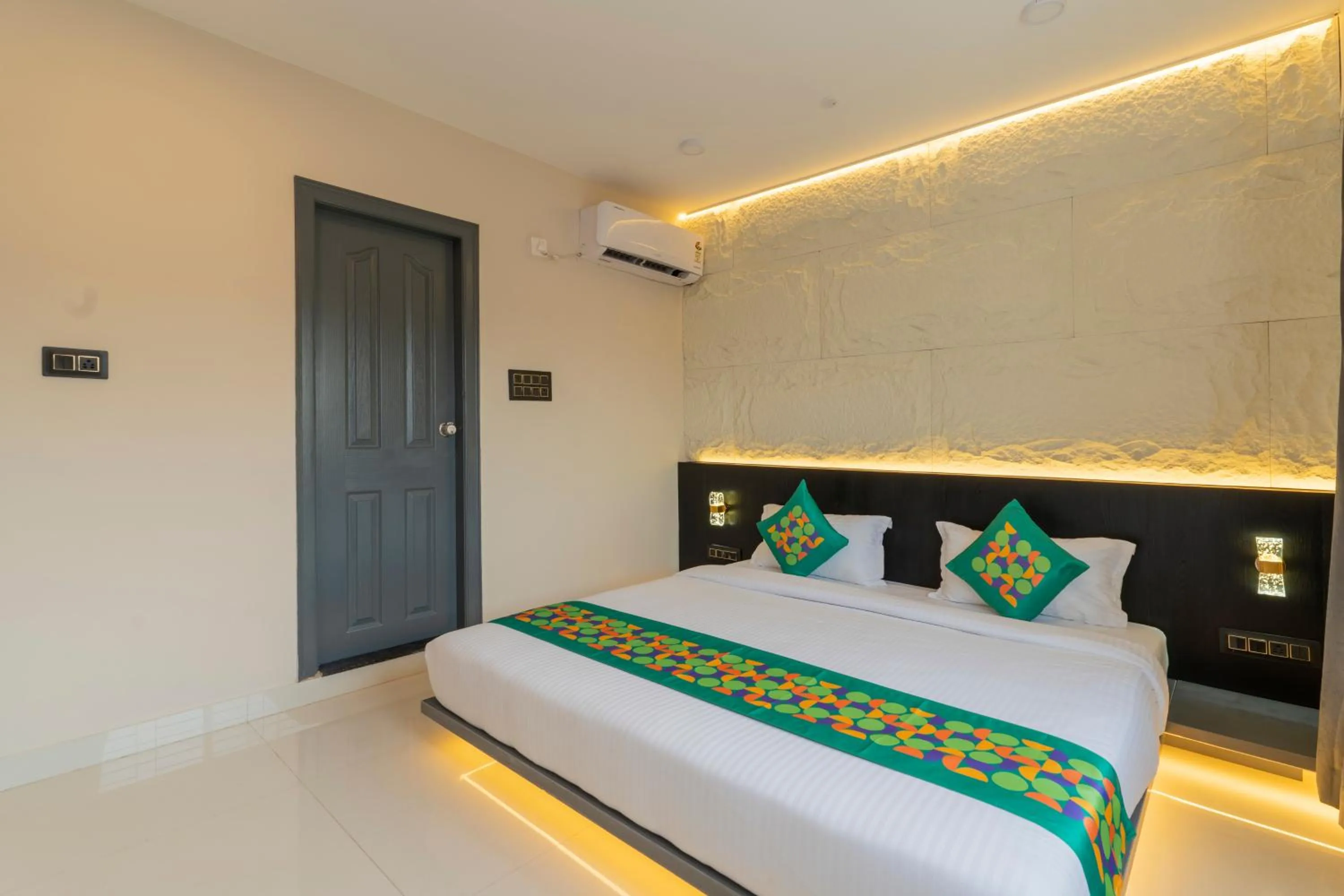 Bedroom, Bed in Treebo Sanmaya Retreat, 15 Mins From Mysore Palace