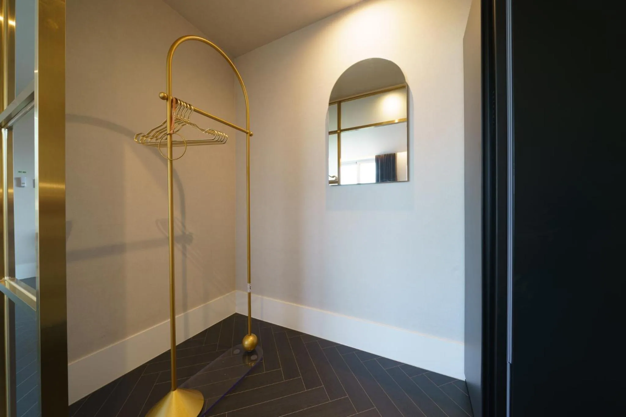 wardrobe in Busan H Avenue Jeonggwan Branch