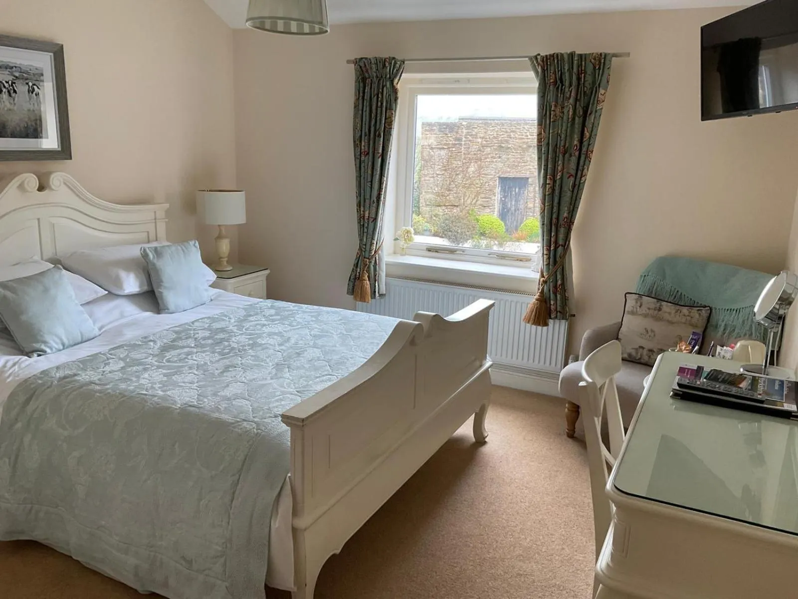 Bedroom, Bed in OYO Cocketts Hotel