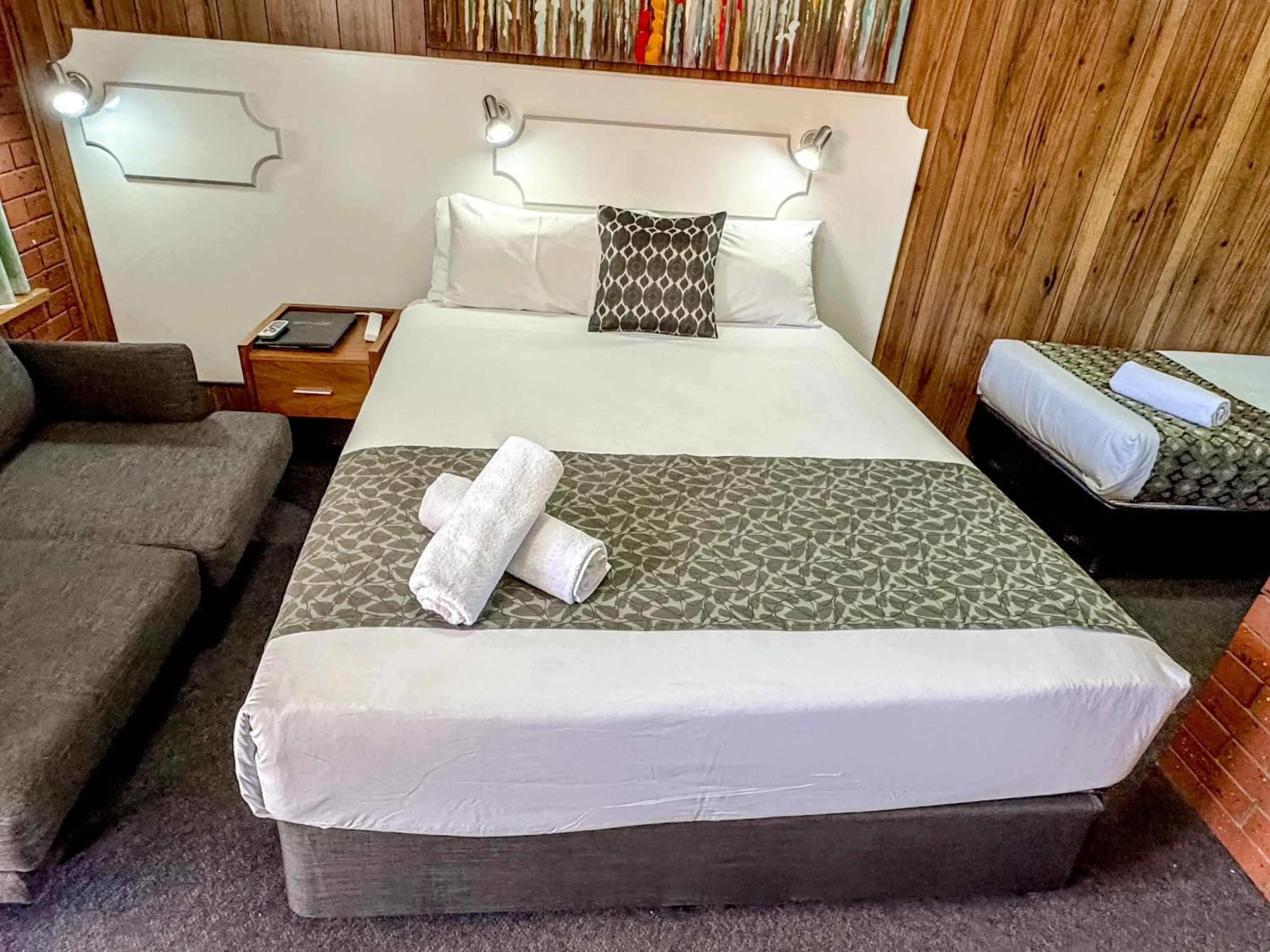 Bed in Pastoral Hotel Motel Echuca CBD