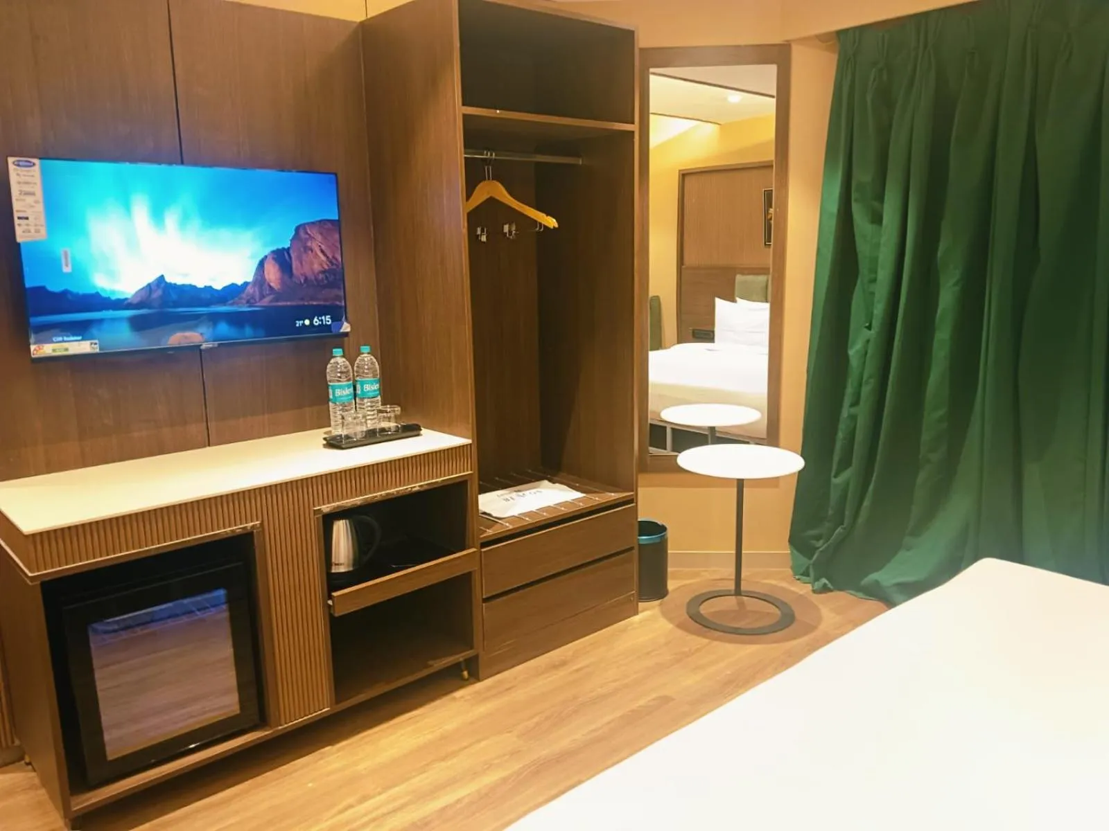 TV and multimedia, Bed in Orient Beacon Resort, Panchgani