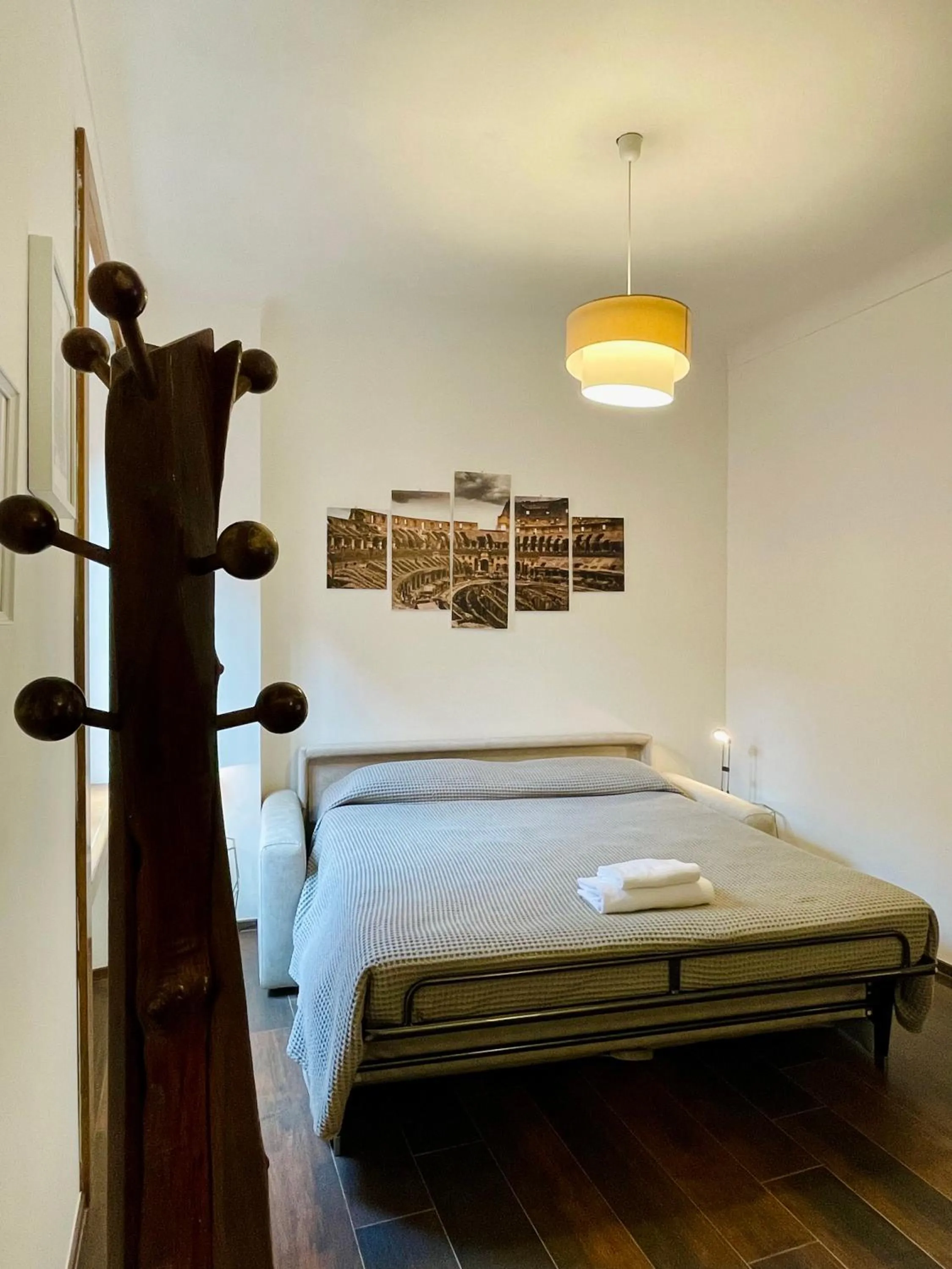 Photo of the whole room, Bed in Martina al Colosseo