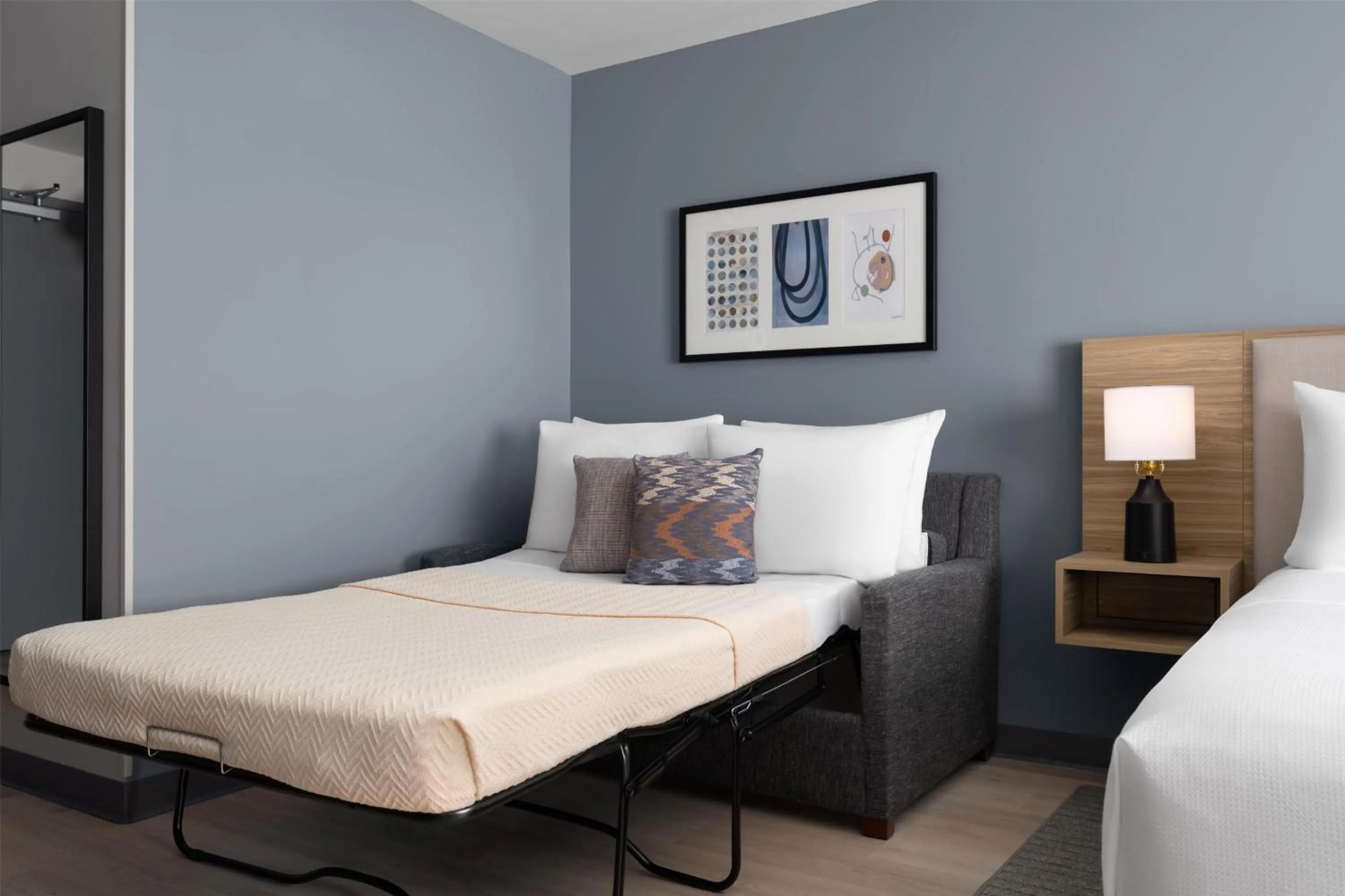 Photo of the whole room, Bed in Hyatt Studios Mobile/Tillmans Corner