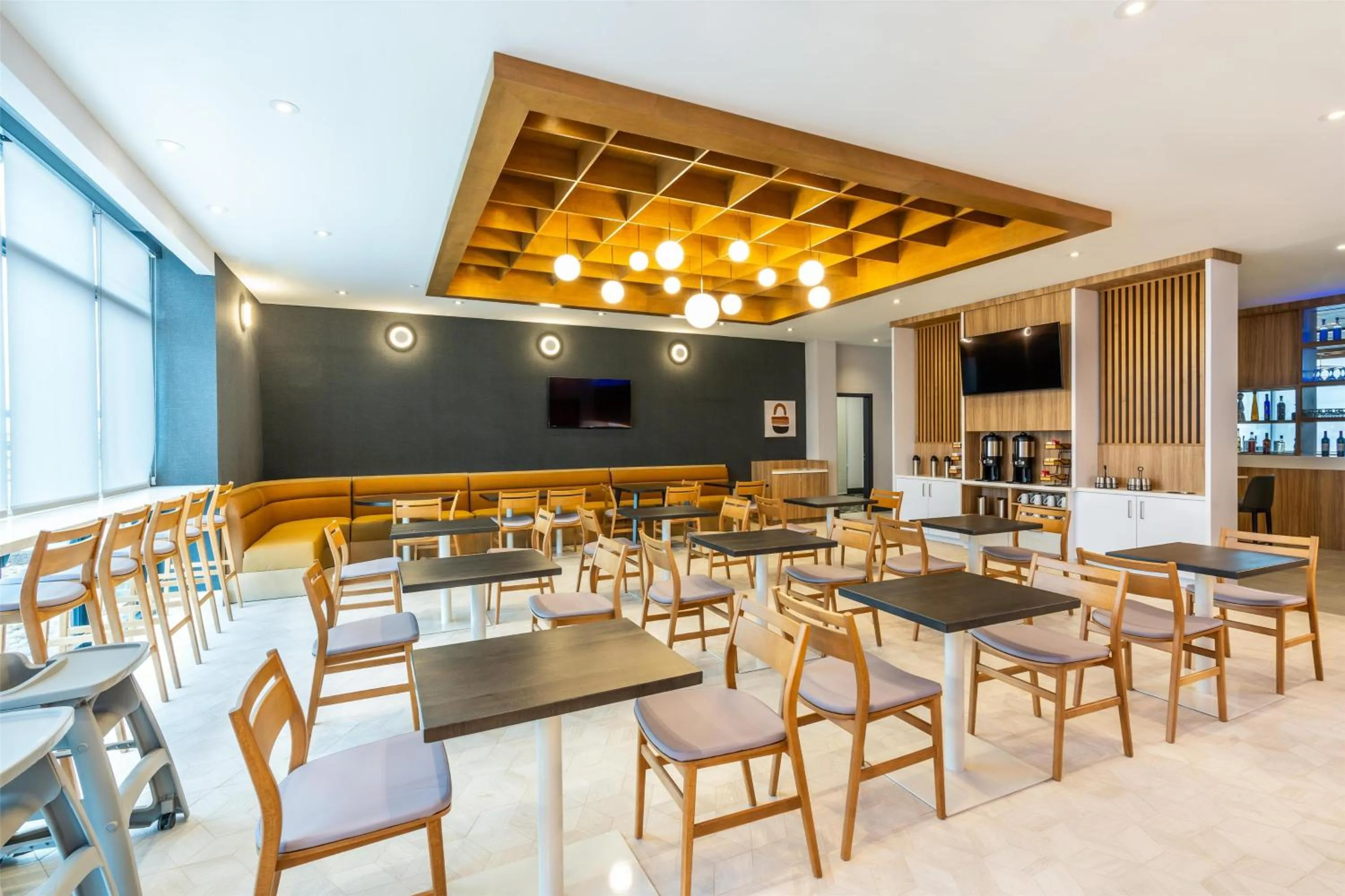 Restaurant/places to eat in Hyatt Place Eagle Pass