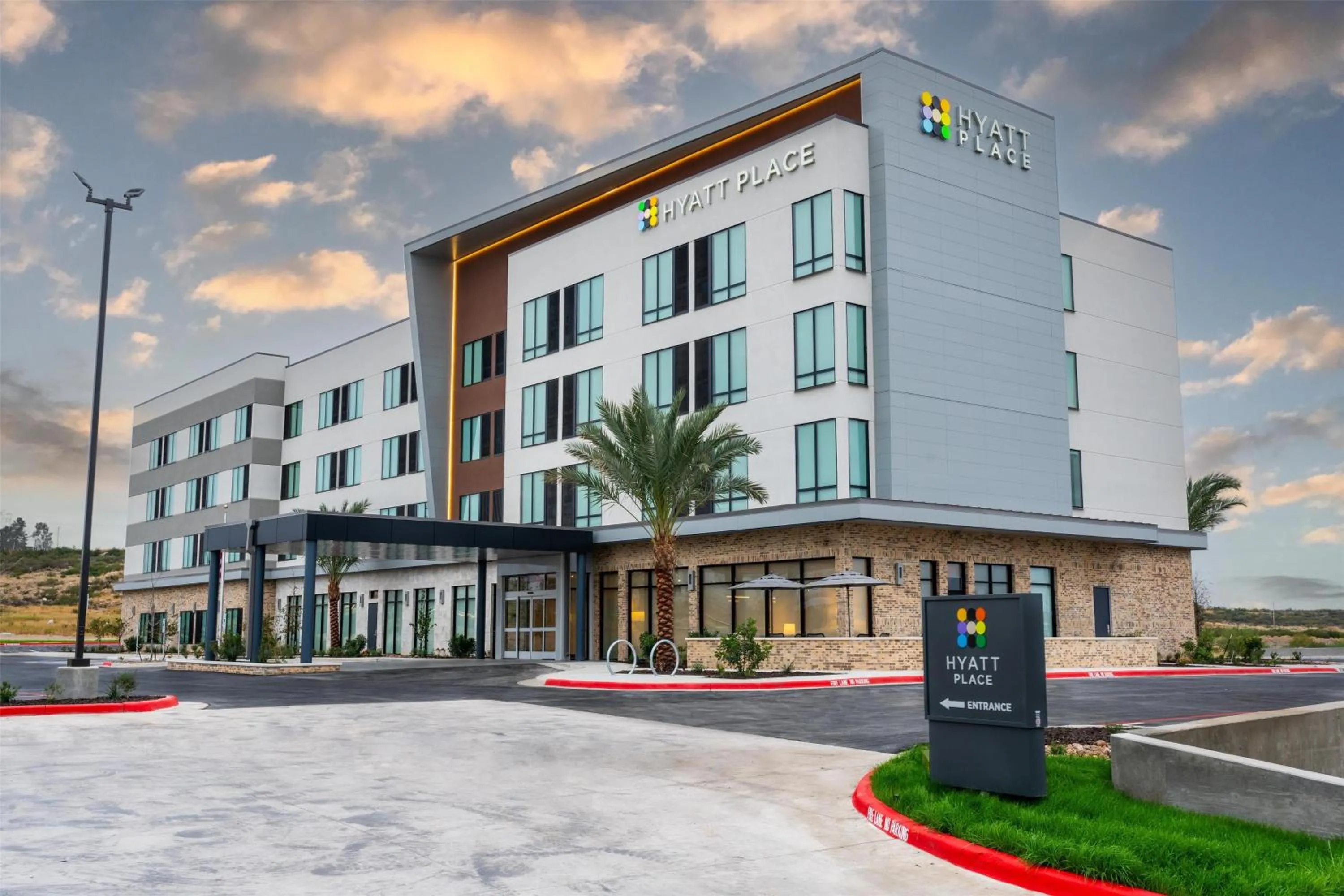 Property building in Hyatt Place Eagle Pass