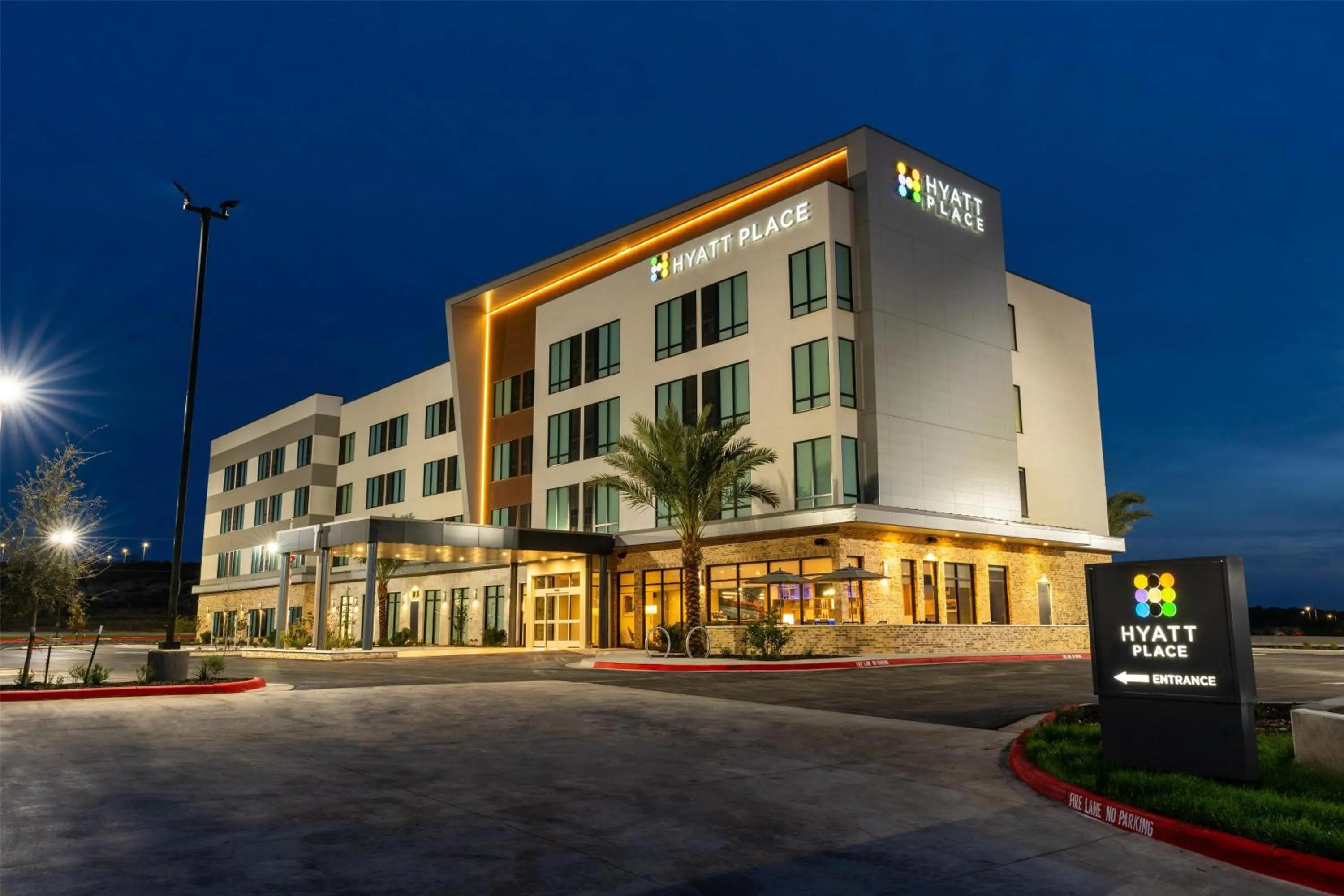Property building in Hyatt Place Eagle Pass