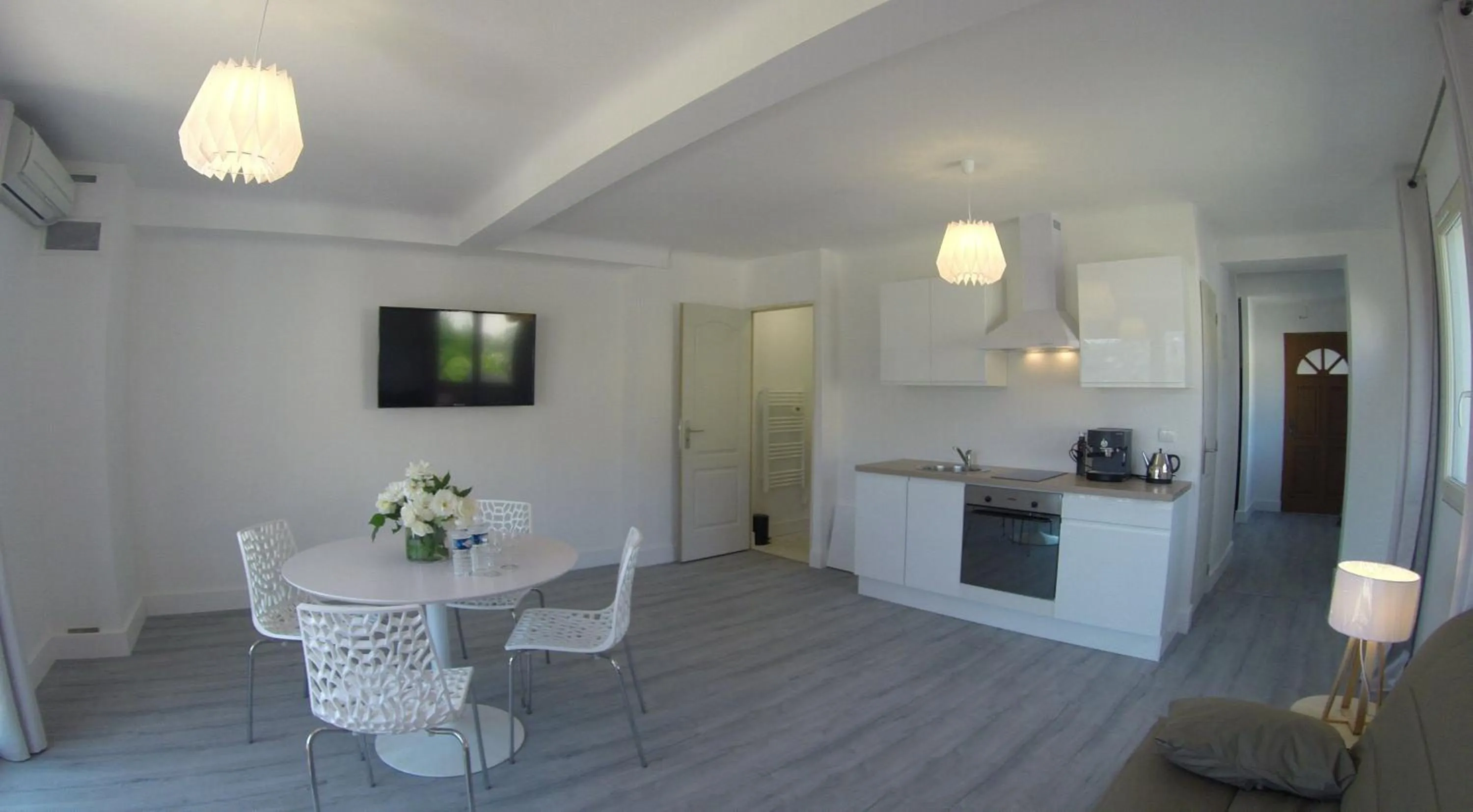 TV and multimedia in Maison Carles BnB