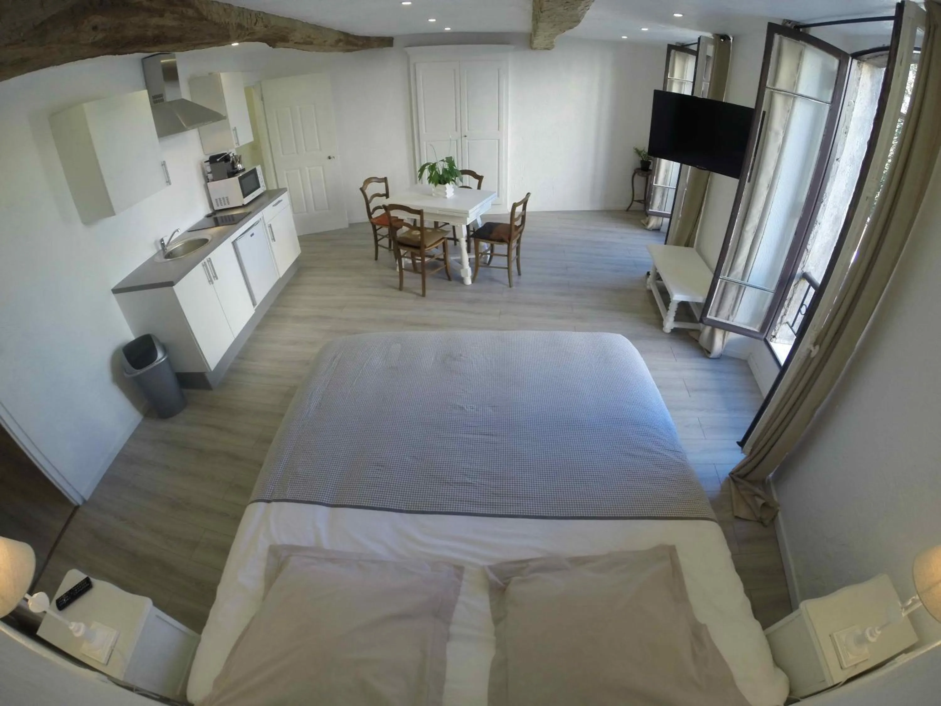 Photo of the whole room, Bed in Maison Carles BnB