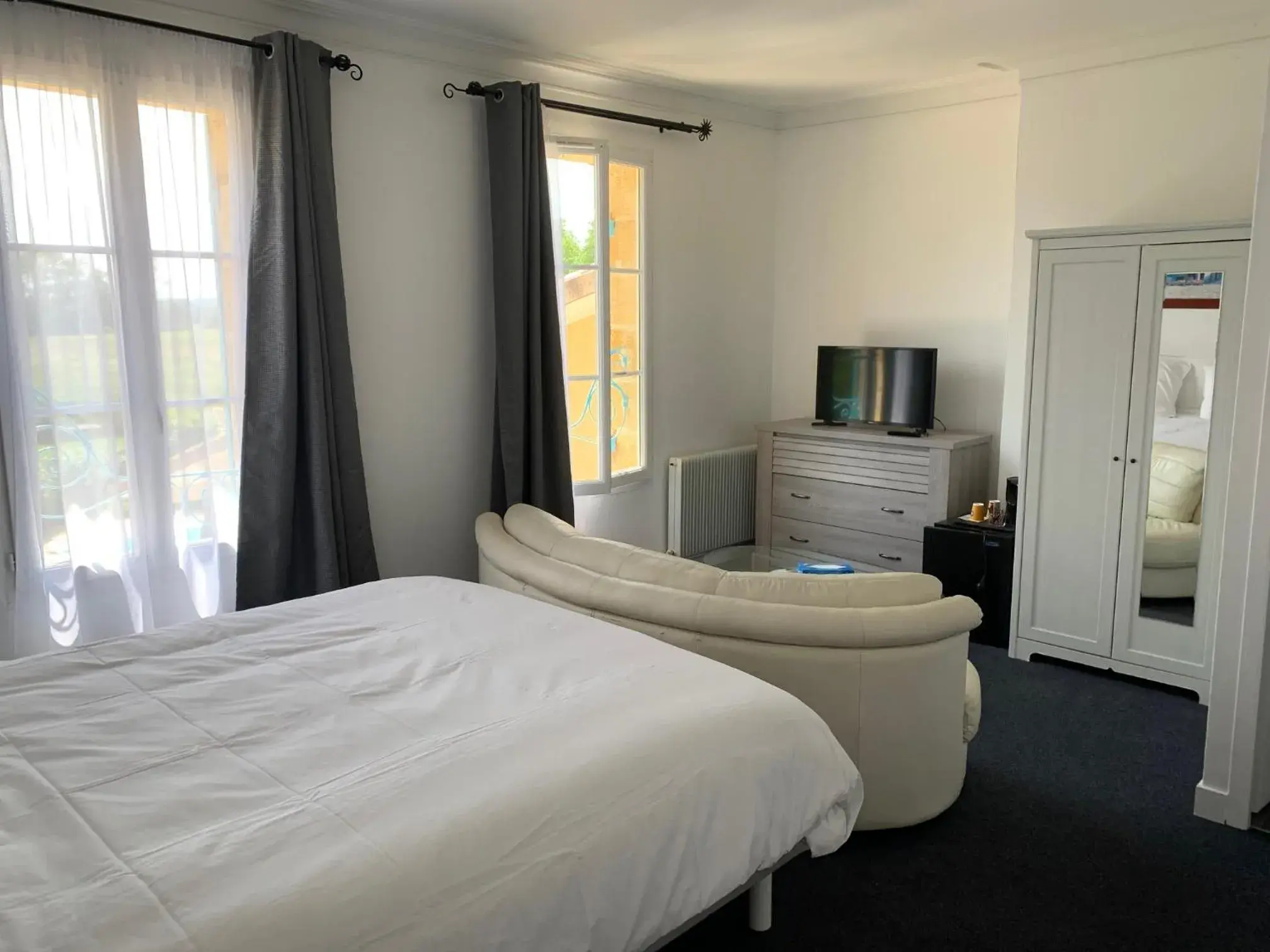 Double Room with Pool View in Le Melchior Double Room with Pool View in Le Melchior