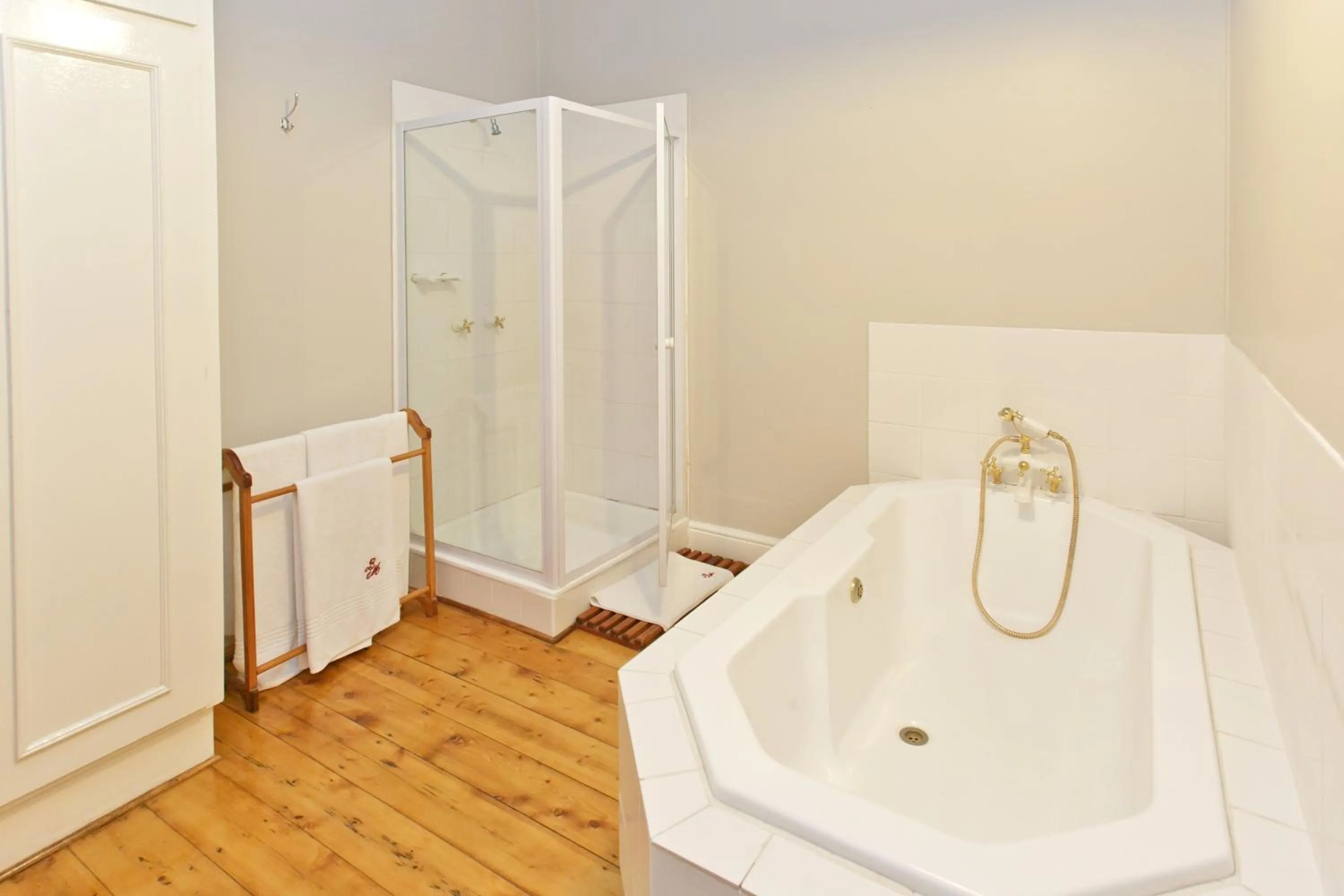 Bathroom in Beaufort Manor Country Lodge