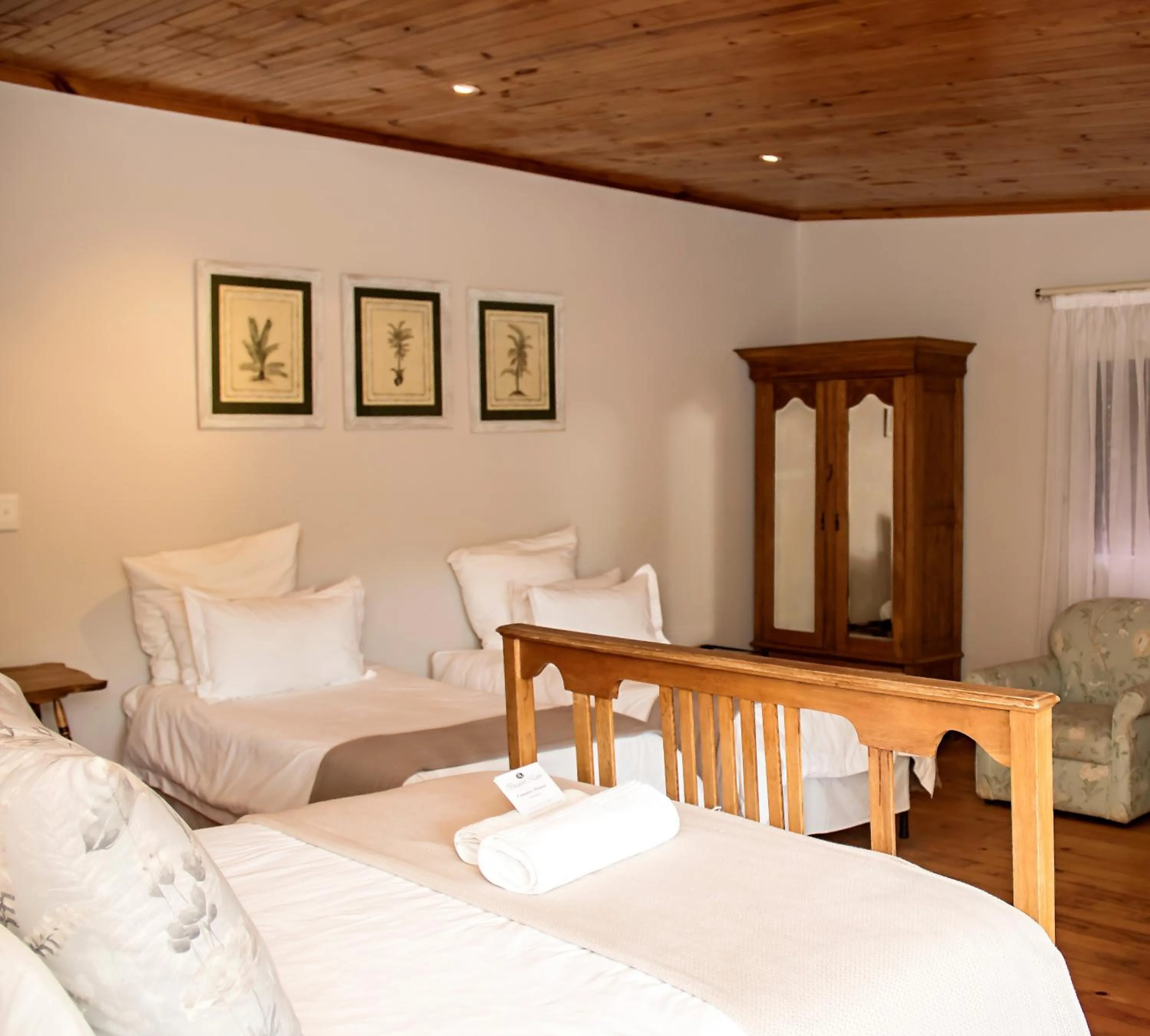 Bed in Beaufort Manor Country Lodge