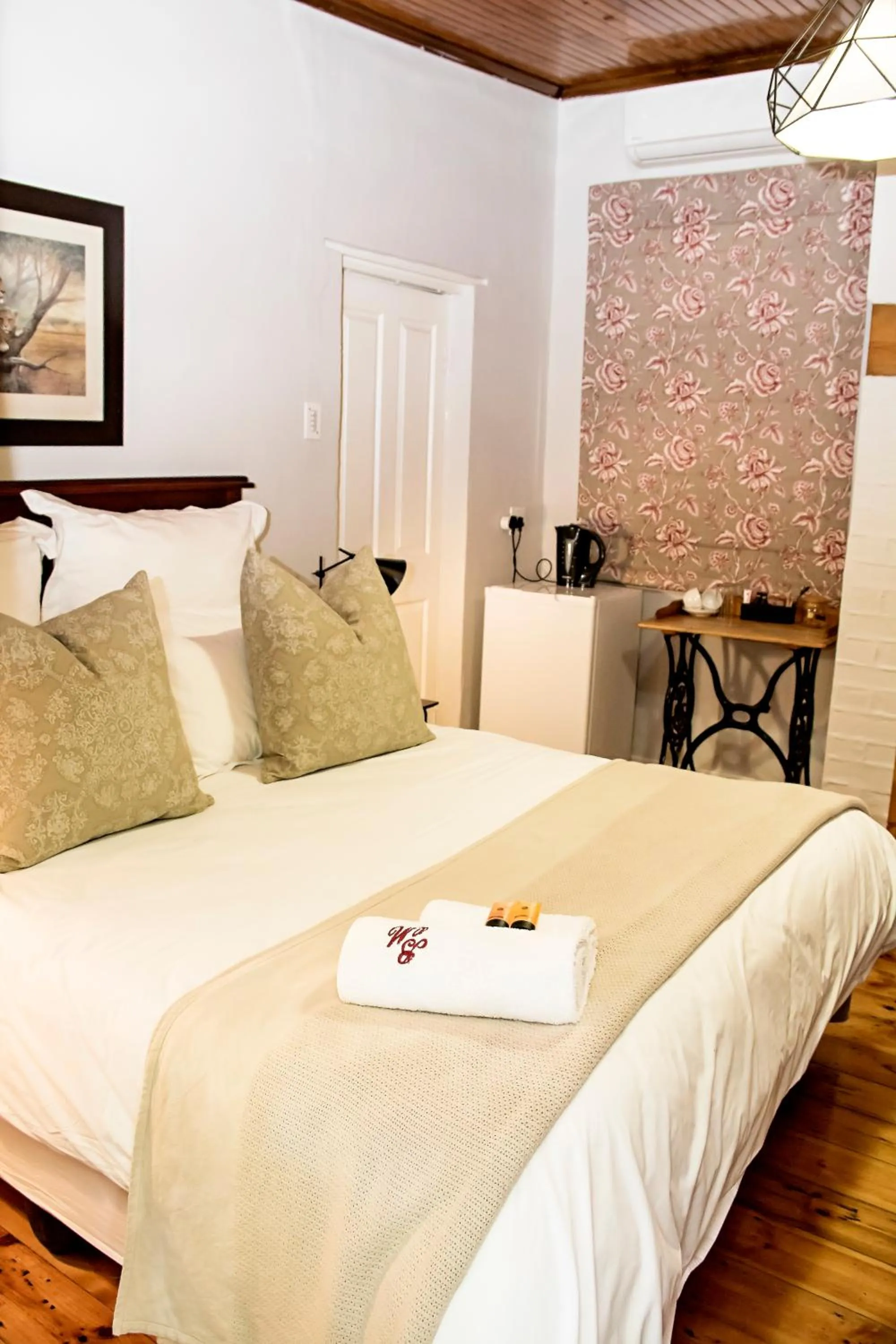 Bedroom, Bed in Beaufort Manor Country Lodge