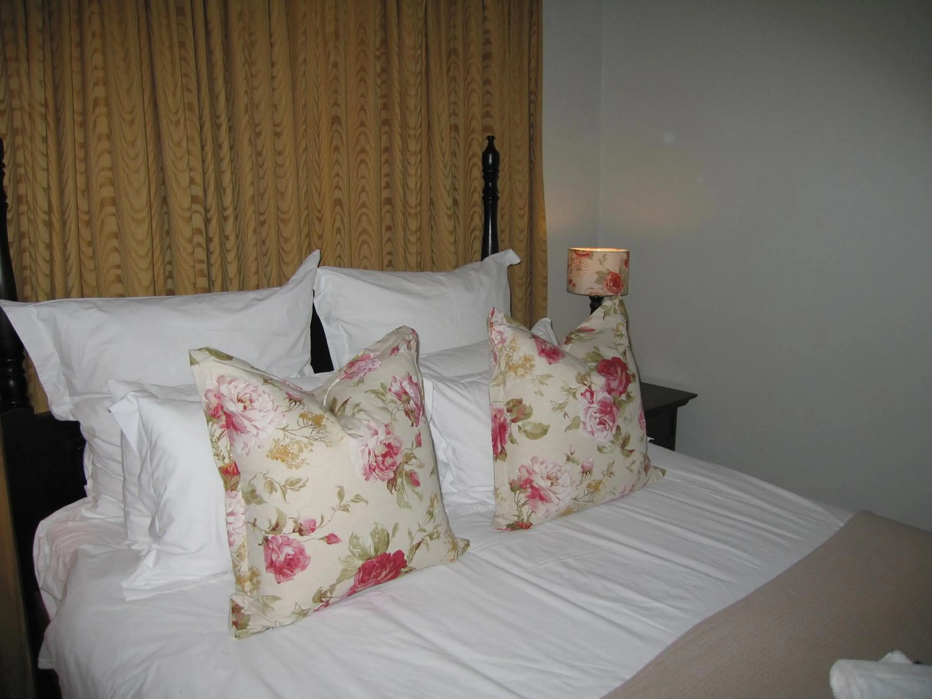 Decorative detail, Bed in Beaufort Manor Country Lodge