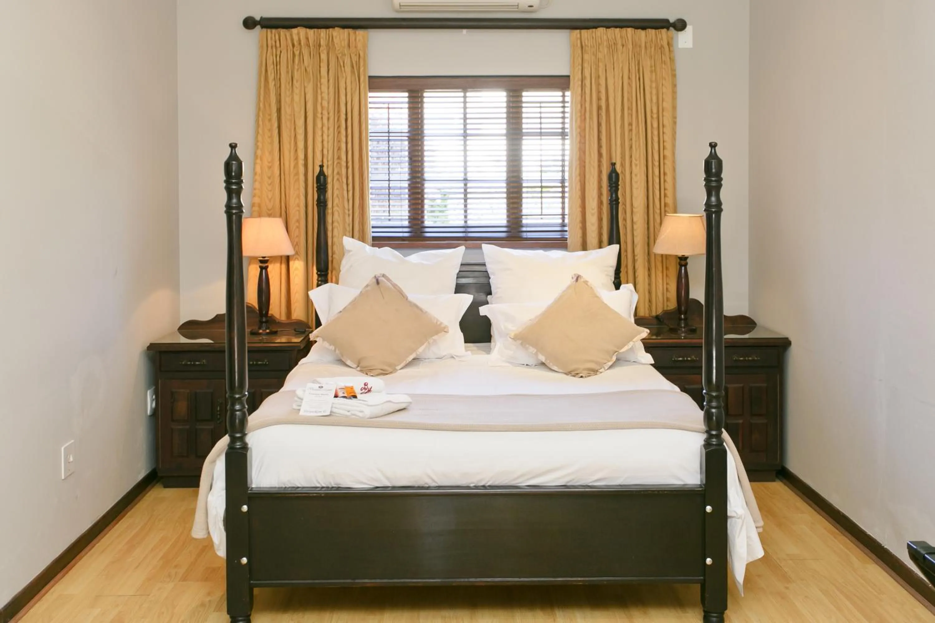 Bedroom, Bed in Beaufort Manor Country Lodge