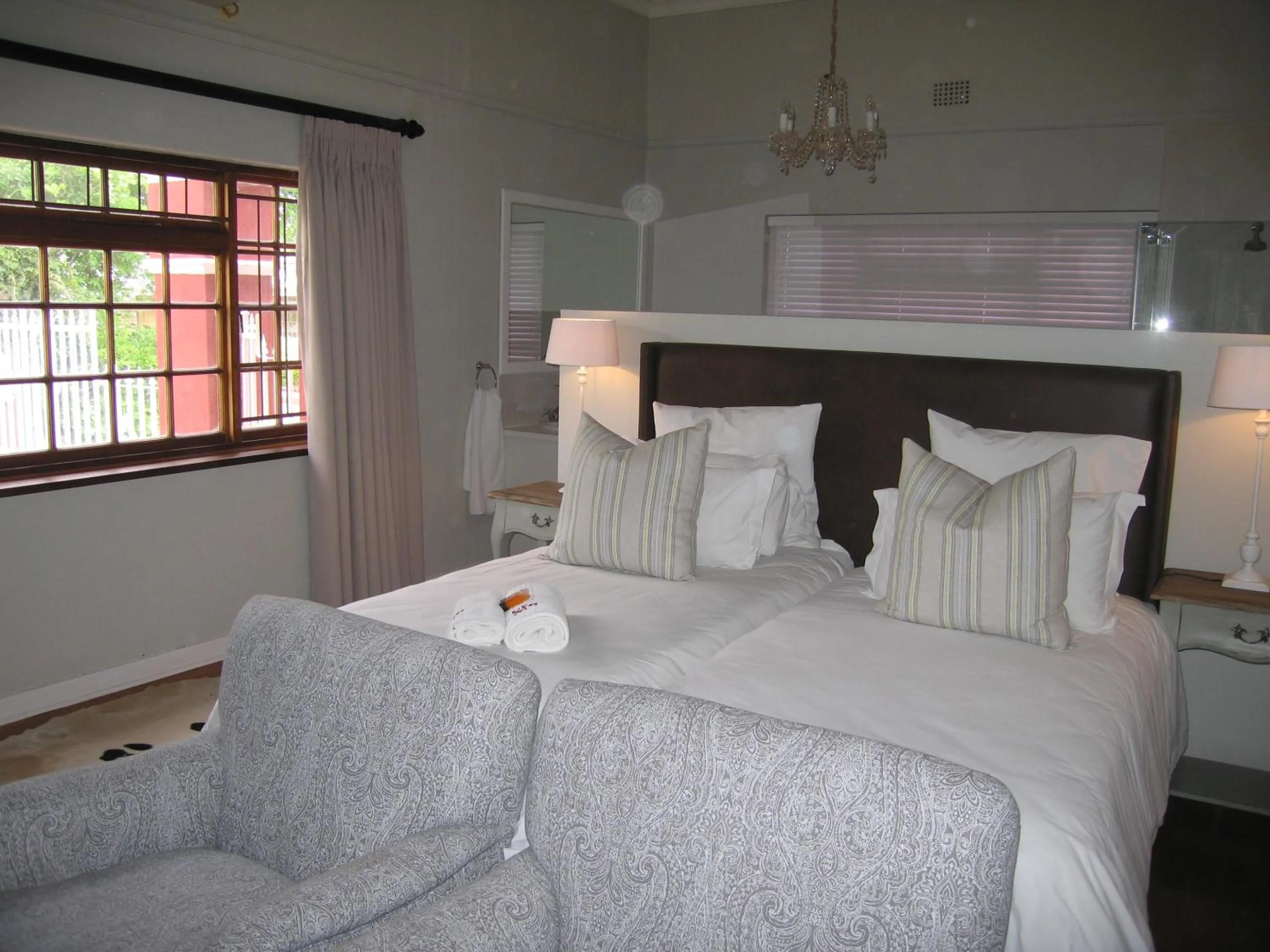 Bed in Beaufort Manor Country Lodge