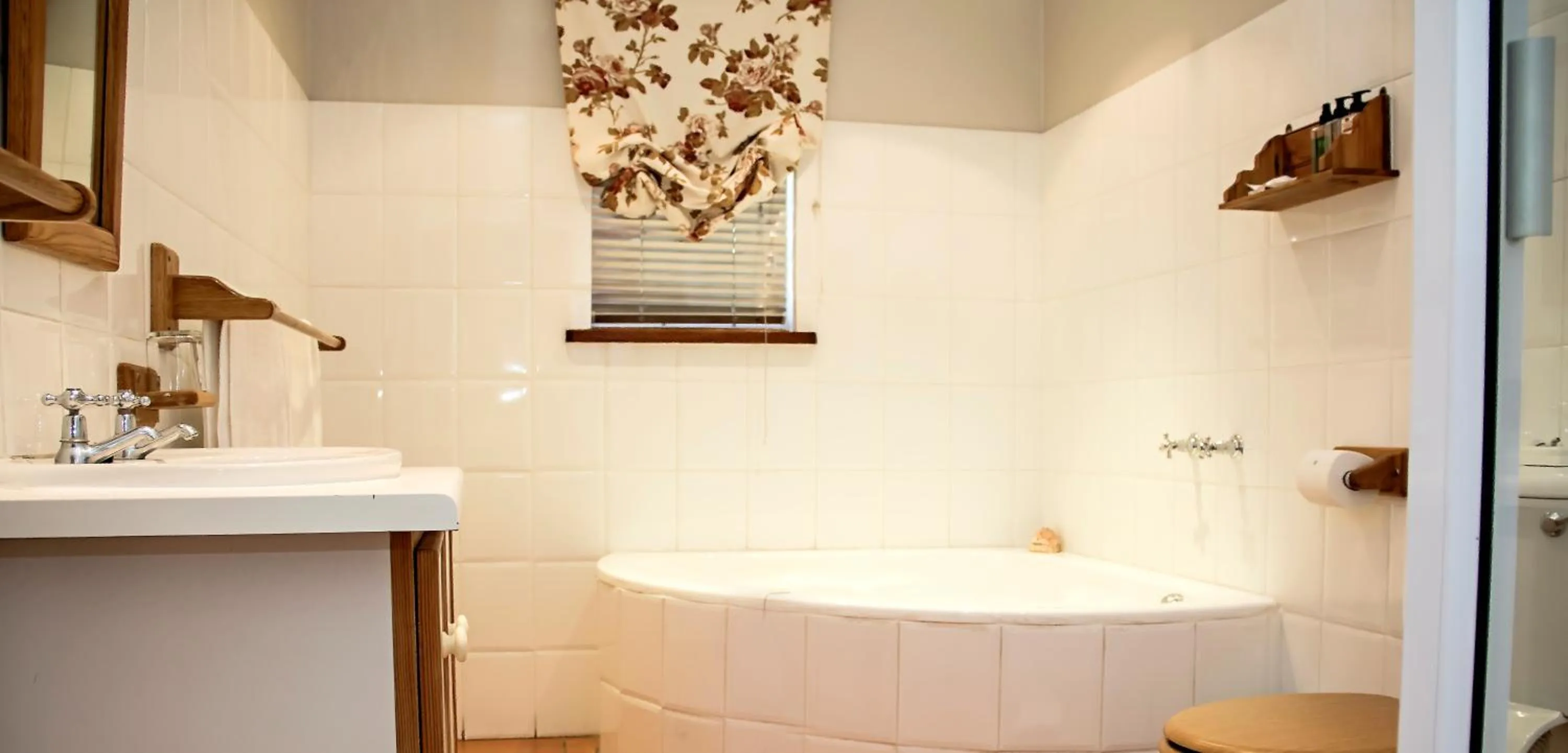 Bathroom in Beaufort Manor Country Lodge